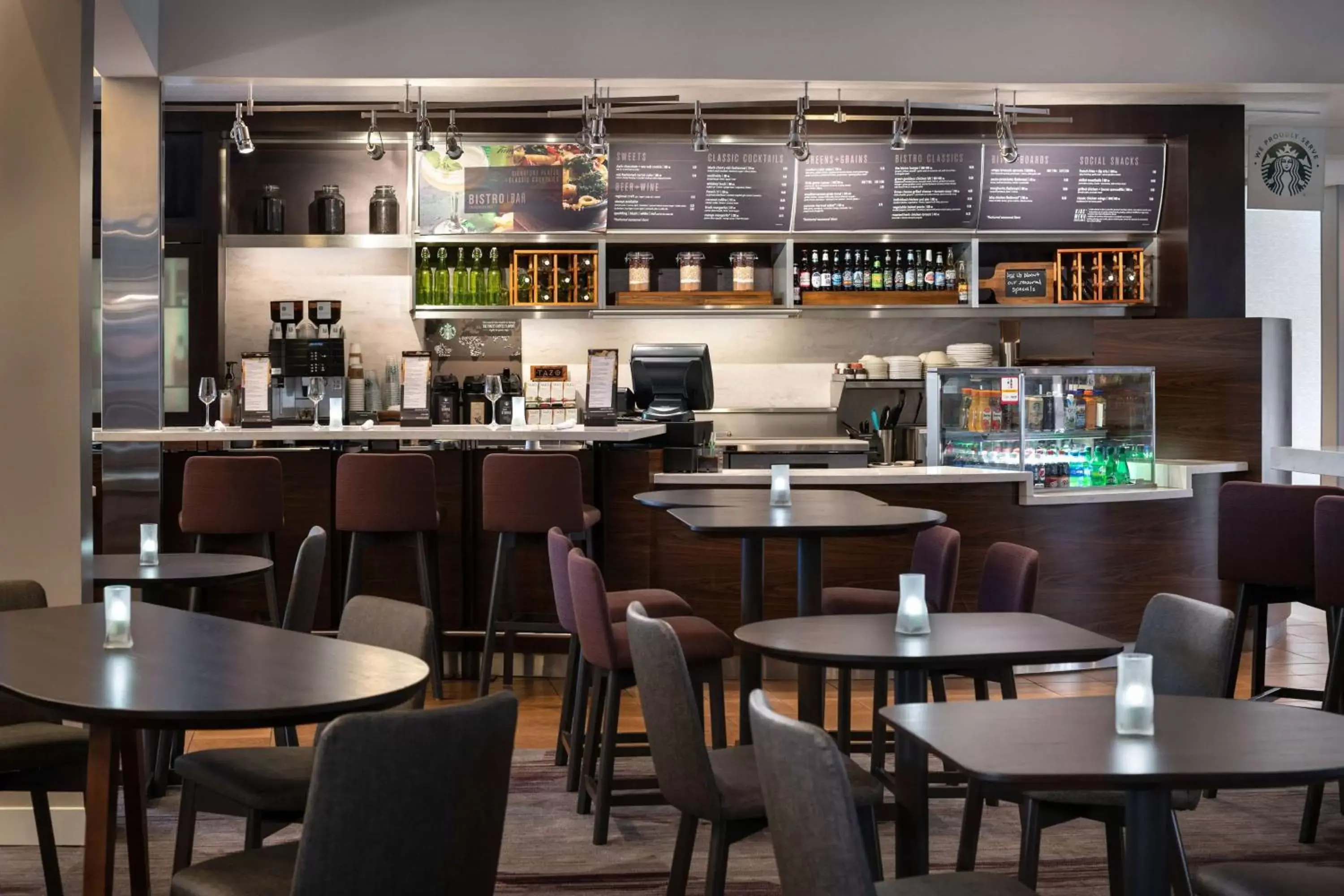 Lounge or bar, Restaurant/Places to Eat in Sonesta Select Phoenix Camelback