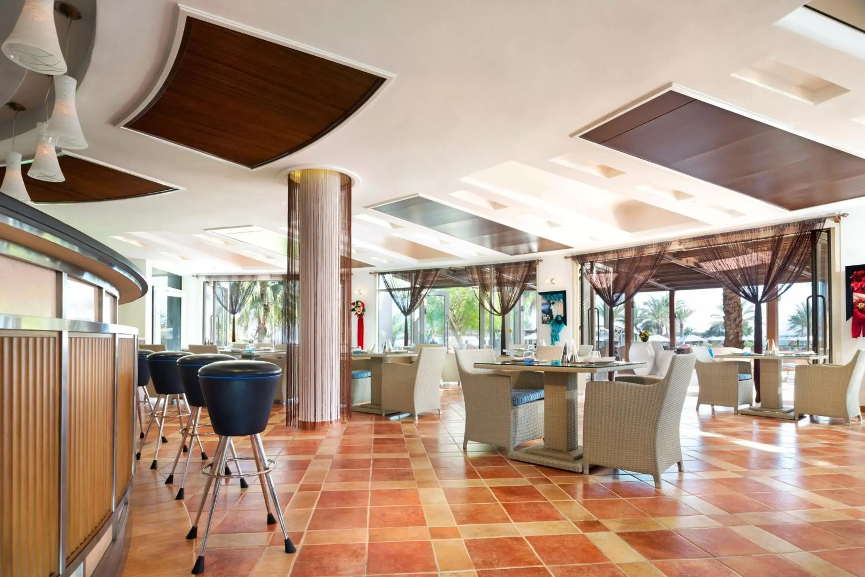 Restaurant/places to eat in Le Meridien Al Aqah Beach Resort