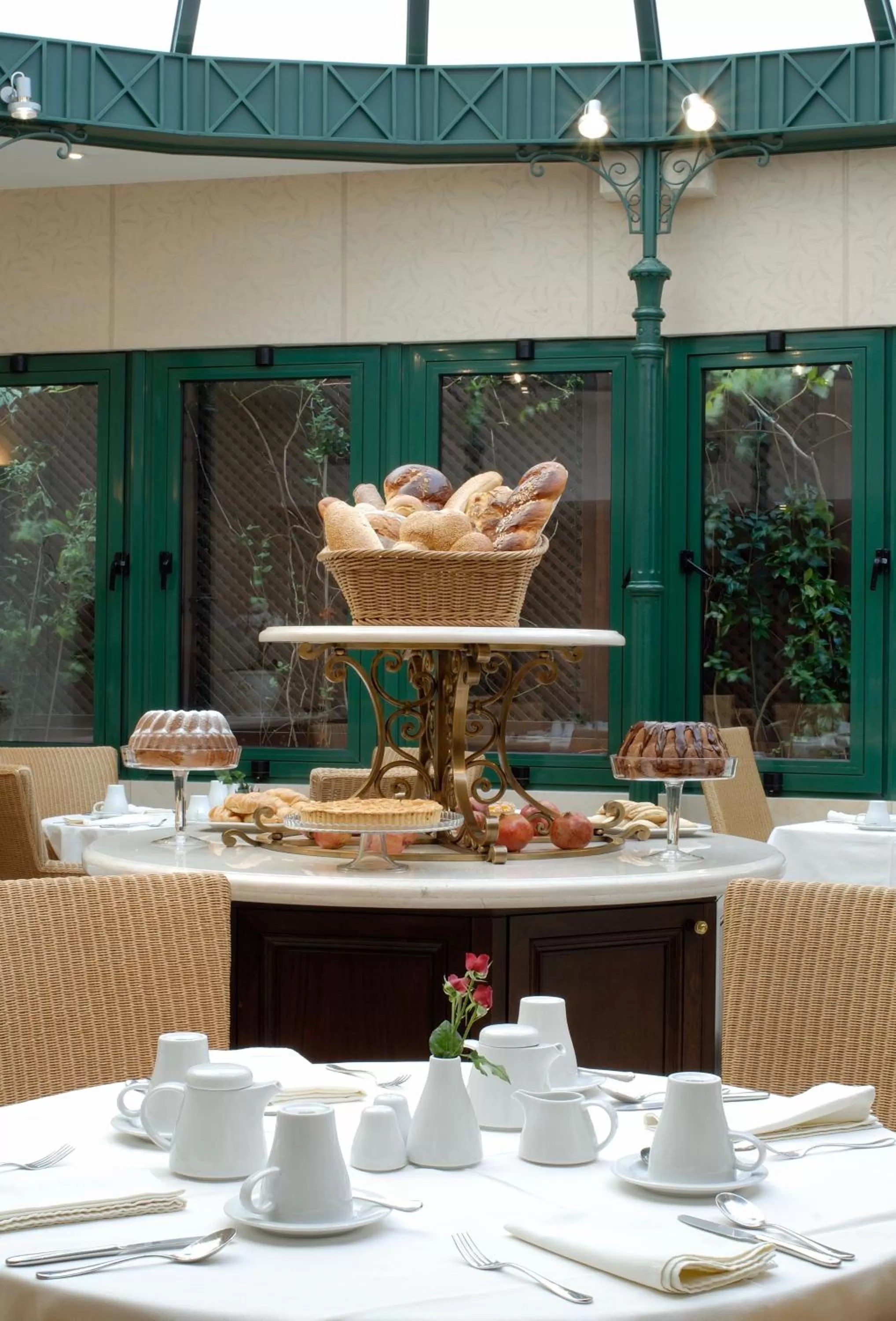 Restaurant/places to eat in Hera Hotel