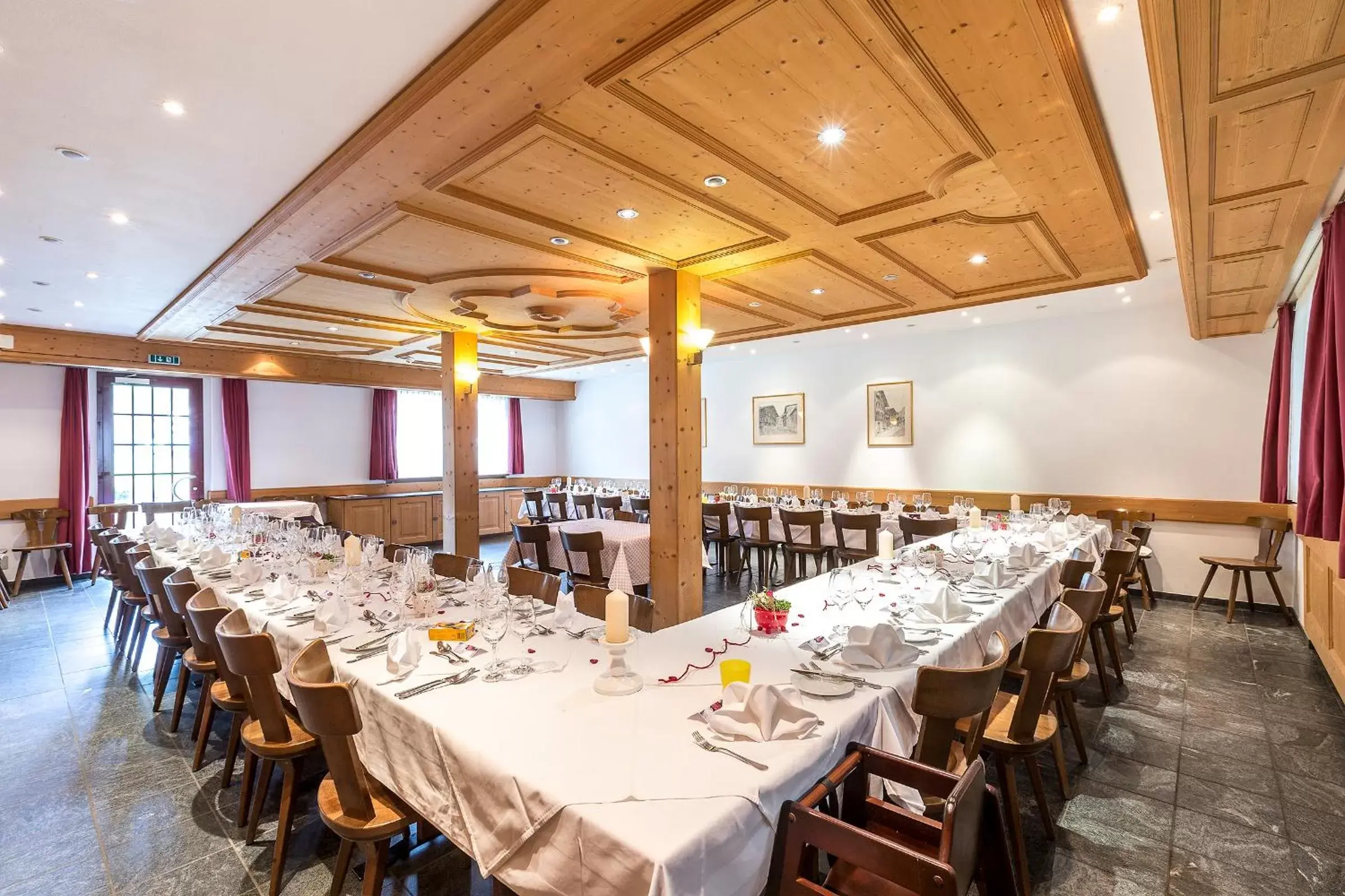 Restaurant/places to eat in Hotel Alpina