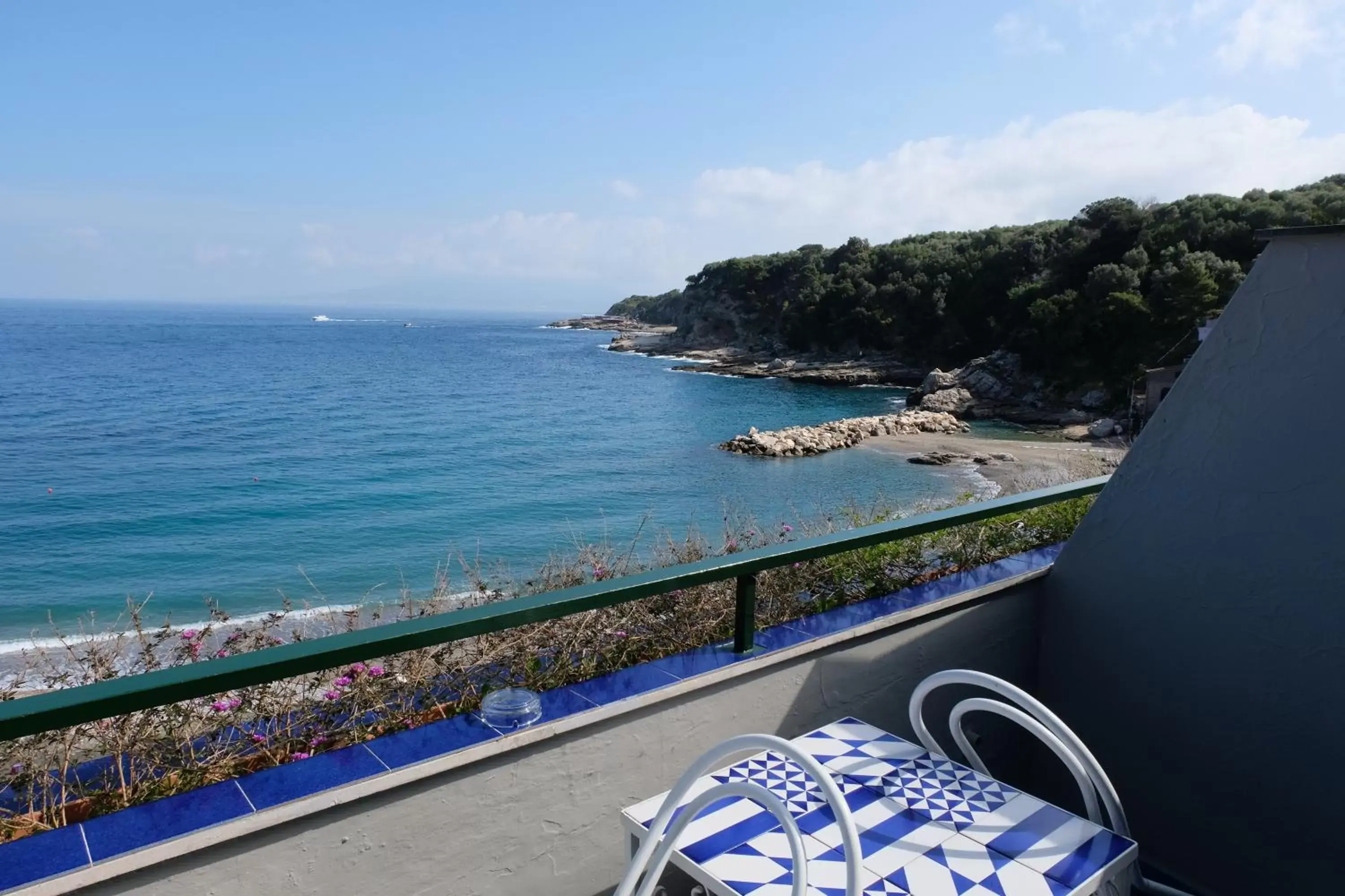 Superior Double or Twin Room with Sea View in Hotel Baia Di Puolo Superior Double or Twin Room with Sea View in Hotel Baia Di Puolo