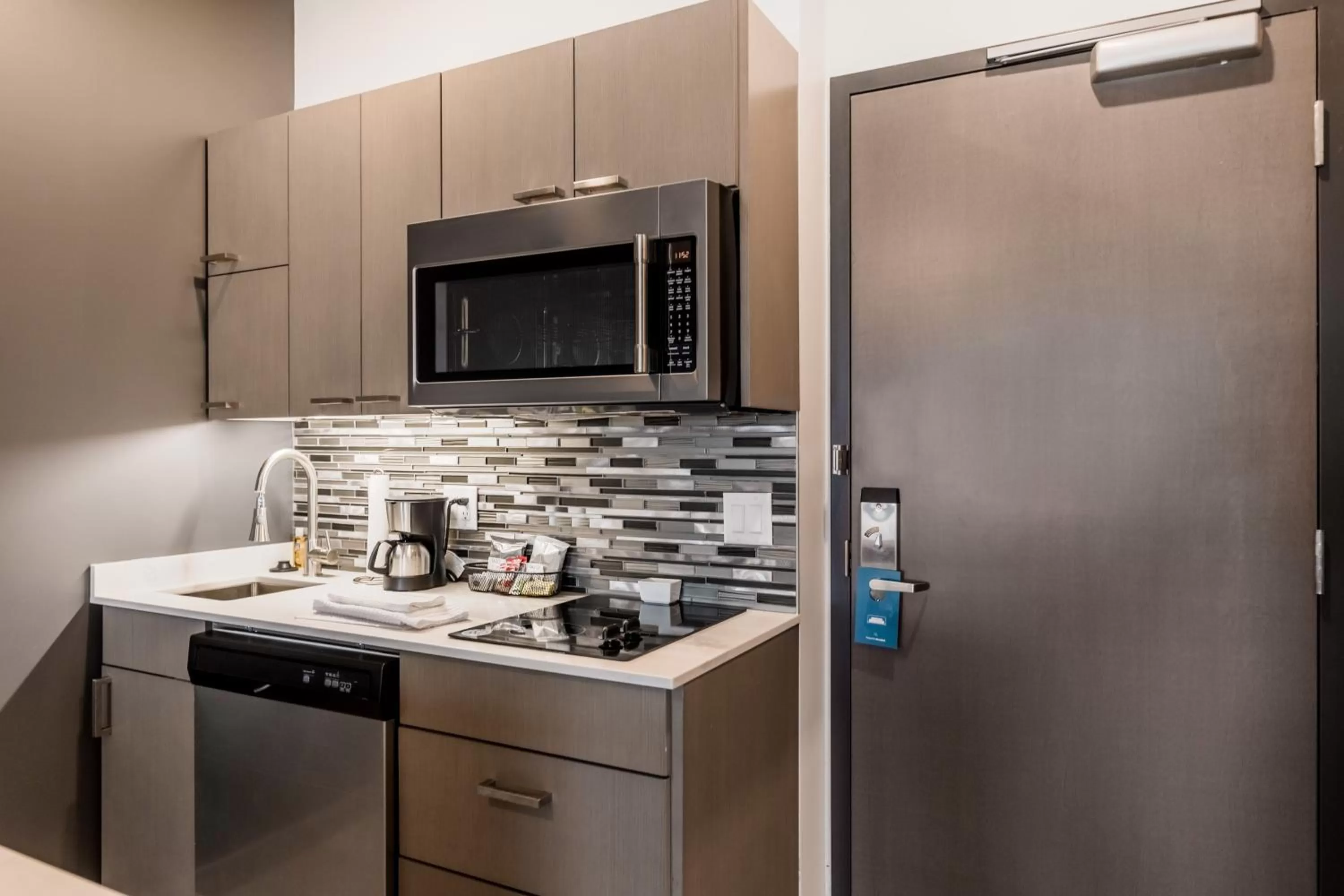 Kitchen or kitchenette in Hyatt House Winnipeg South Outlet Collection