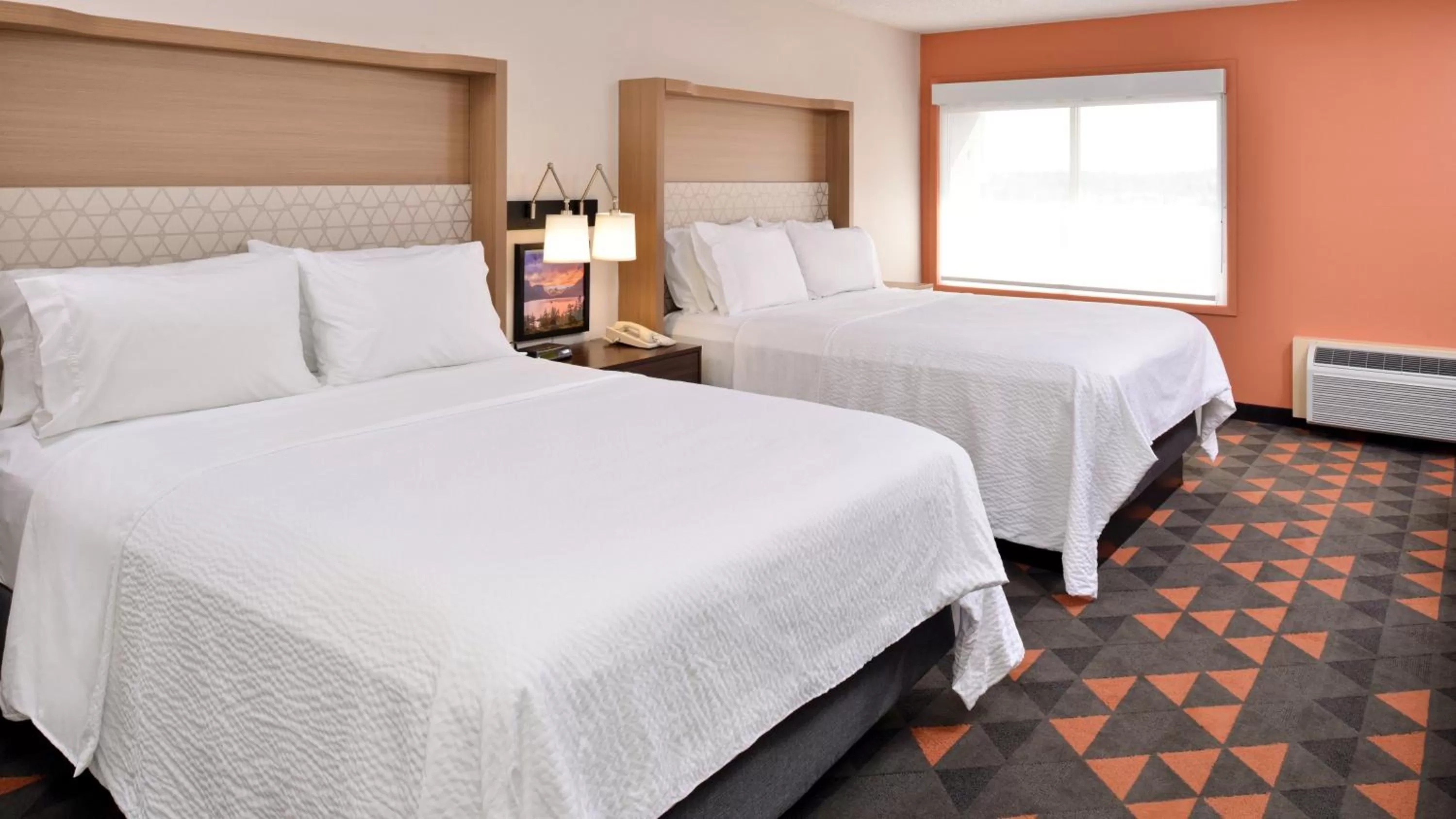 Photo of the whole room, Bed in Holiday Inn Great Falls-Convention Center by IHG