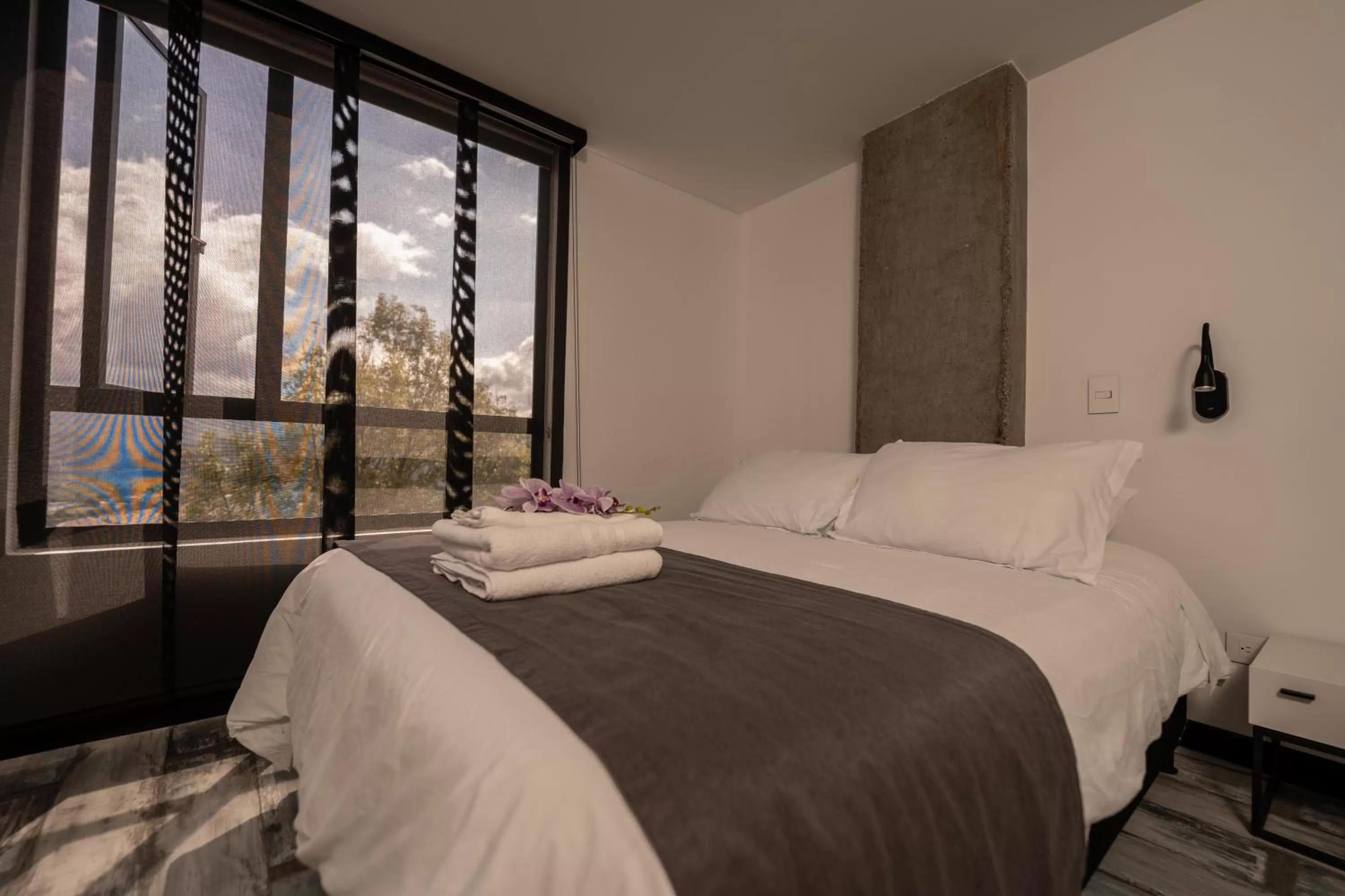 Photo of the whole room, Bed in The Coffee Club Apartahotel