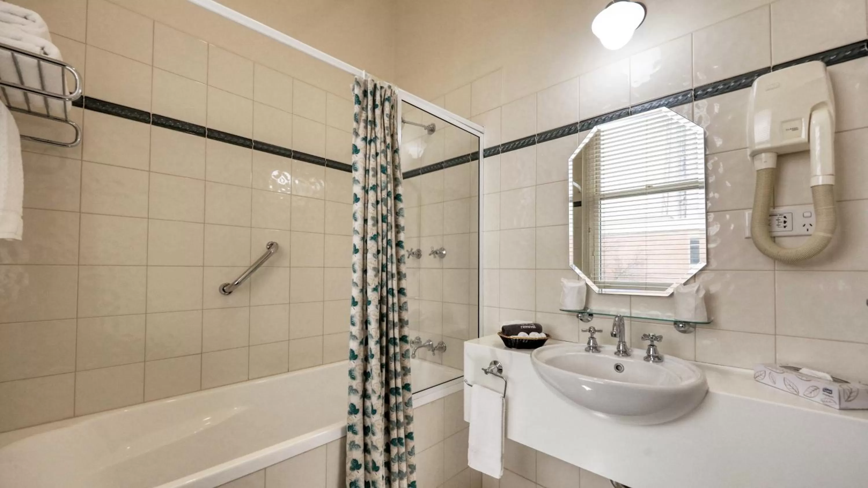 Bath in Royal Exchange Hotel