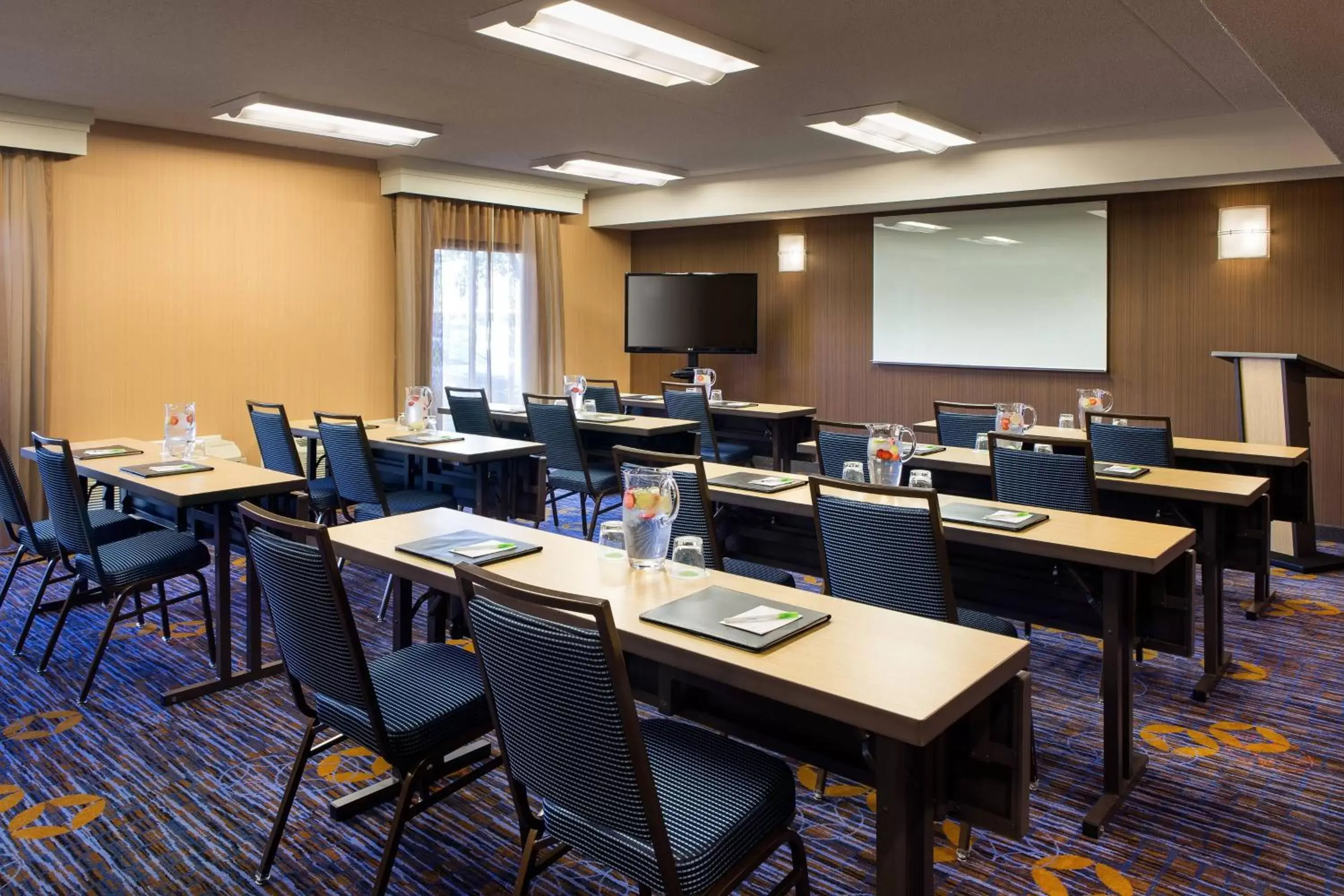 Meeting/conference room in Courtyard by Marriott Phoenix North