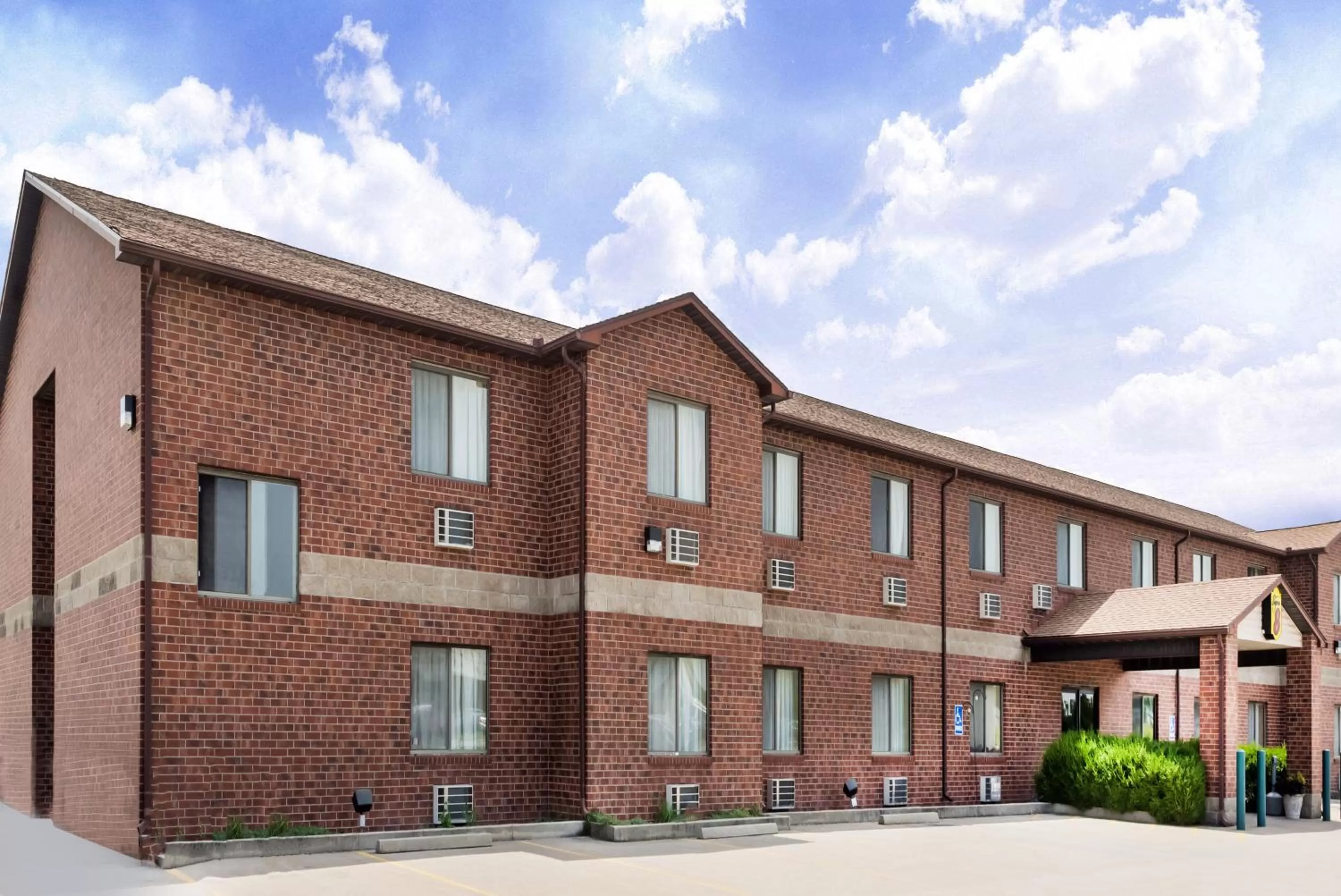 Property building in Super 8 by Wyndham Chanute