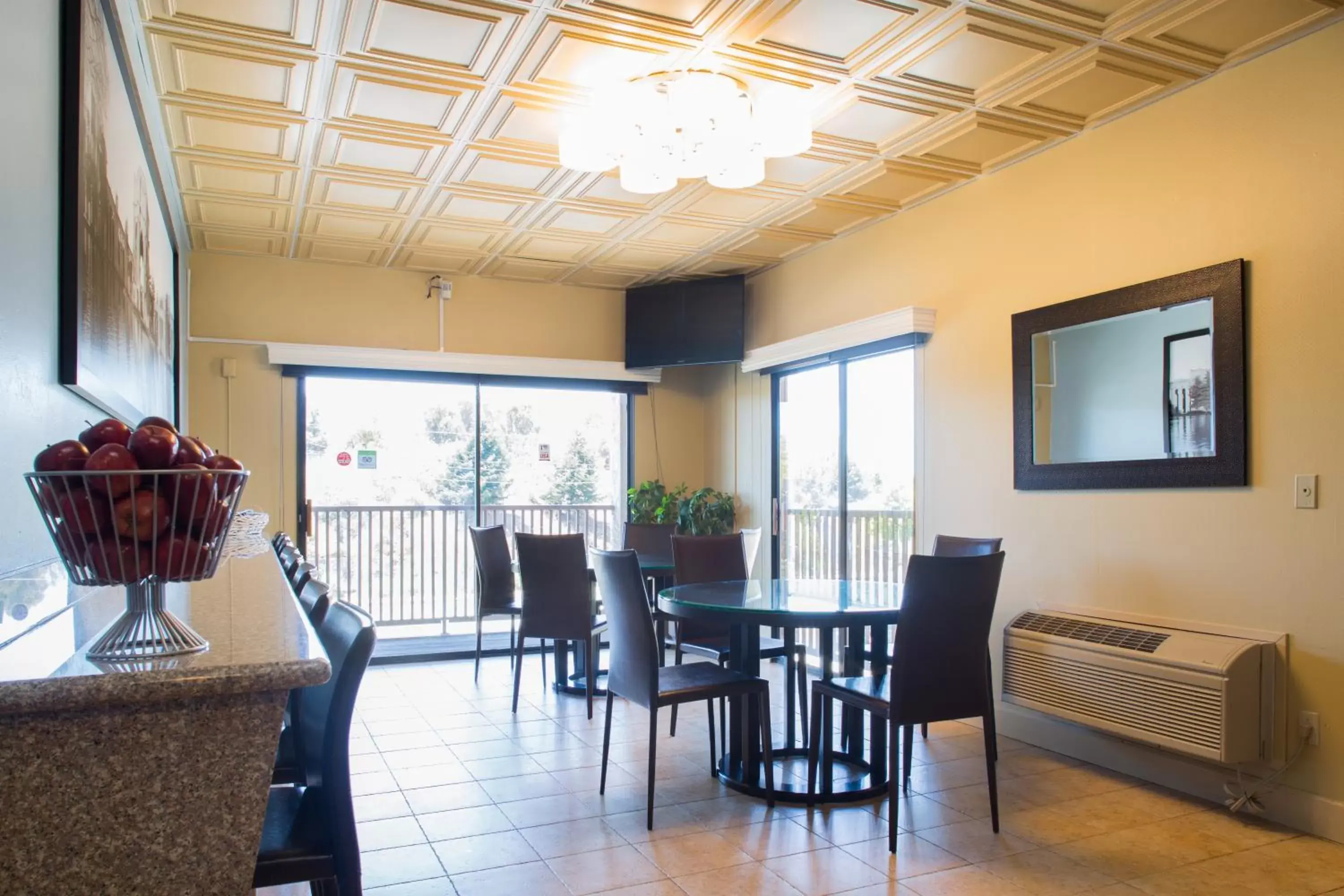 Restaurant/places to eat, Dining Area in Hotel Mira Vista