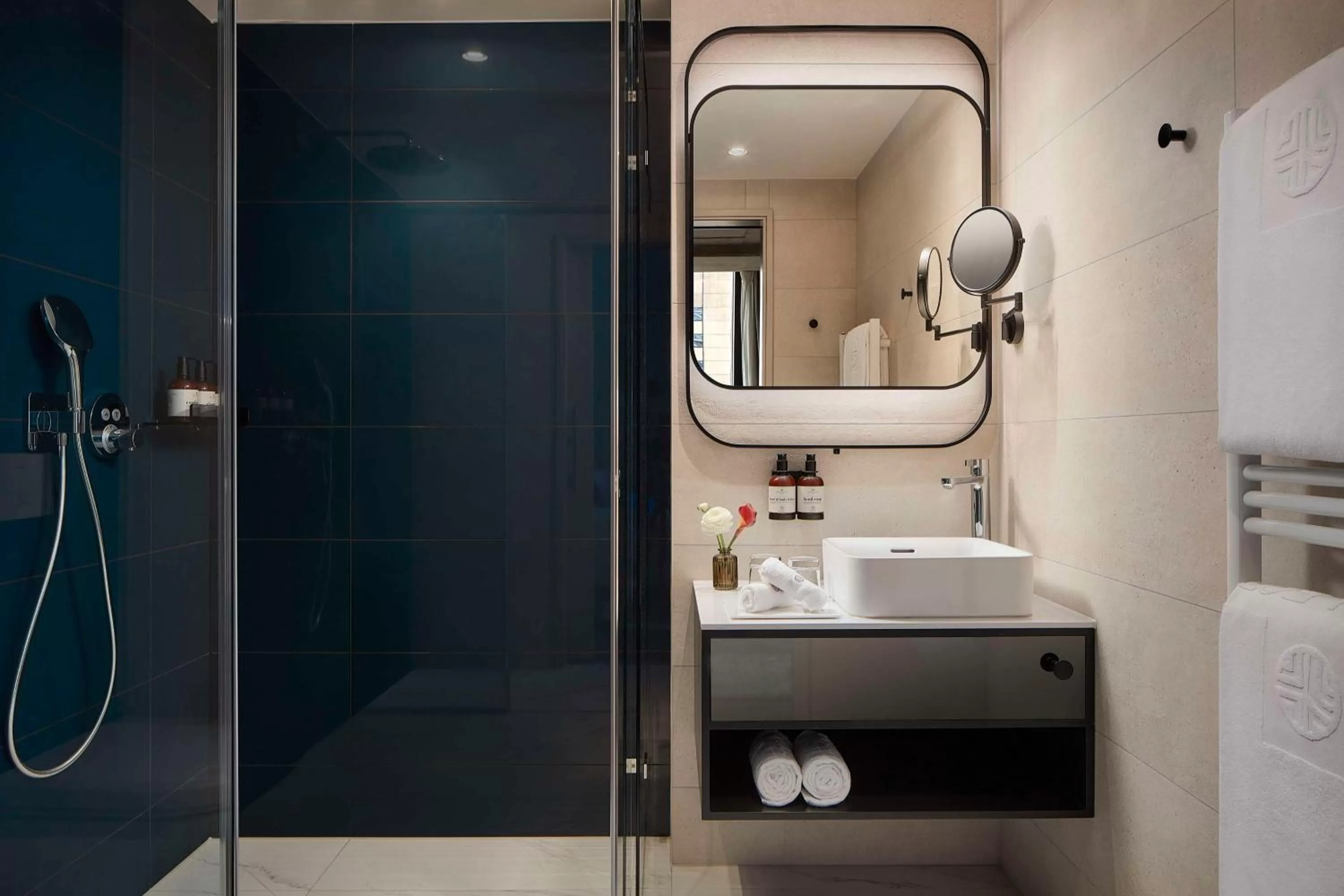 Executive Suite with Skyline View in NH Collection Frankfurt Spin Tower