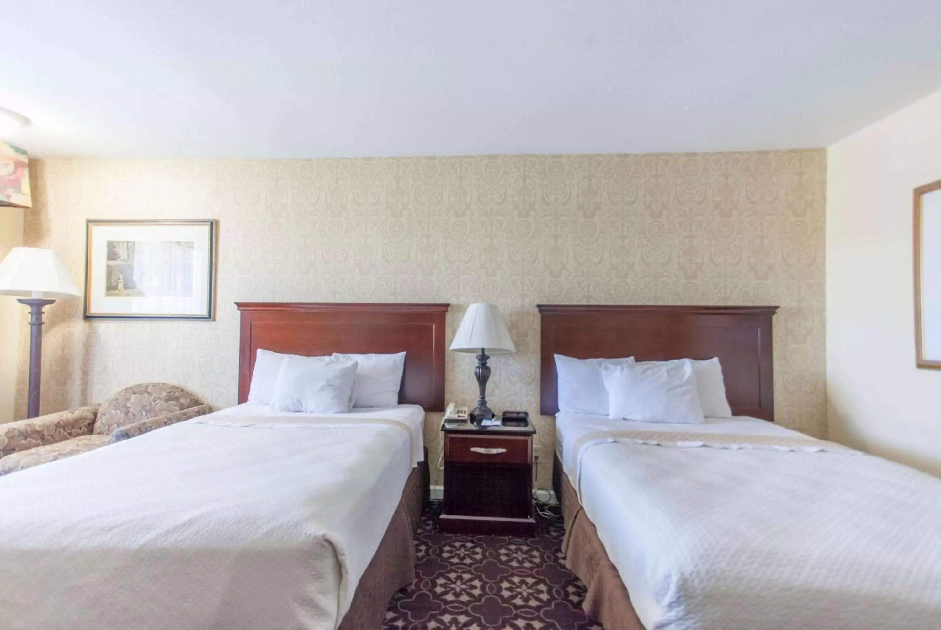 Photo of the whole room, Bed in Days Inn by Wyndham Shenandoah