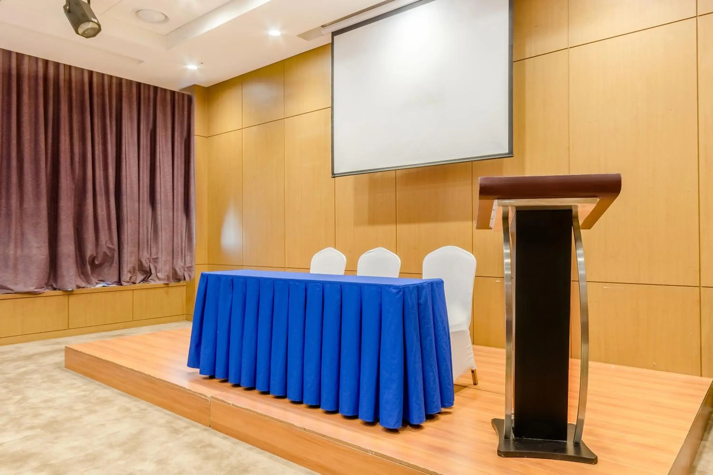 Business facilities in The Blue Sky Hotel and Tower