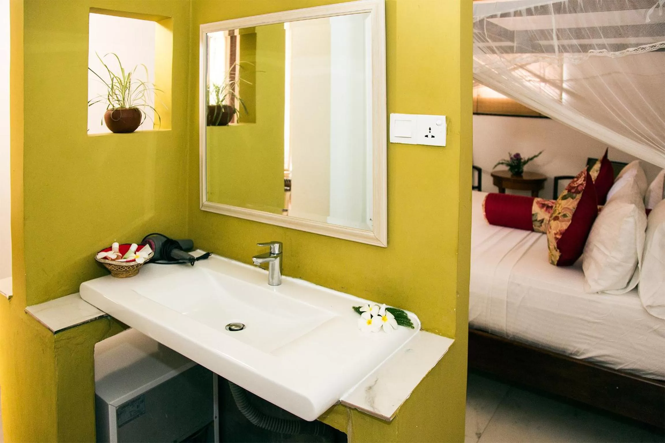 Bathroom, Bed in Suriya Arana