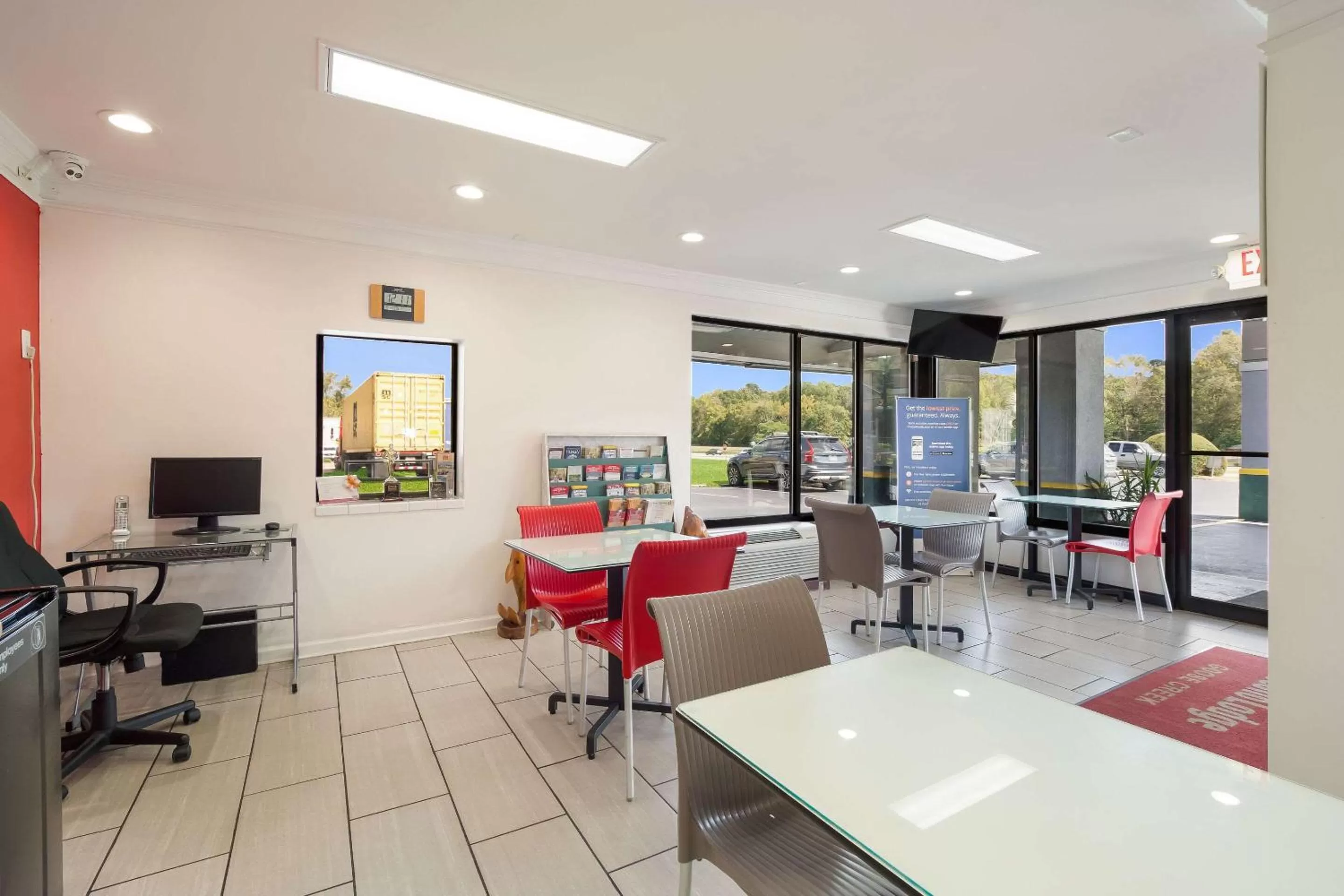 Restaurant/places to eat in Econo Lodge