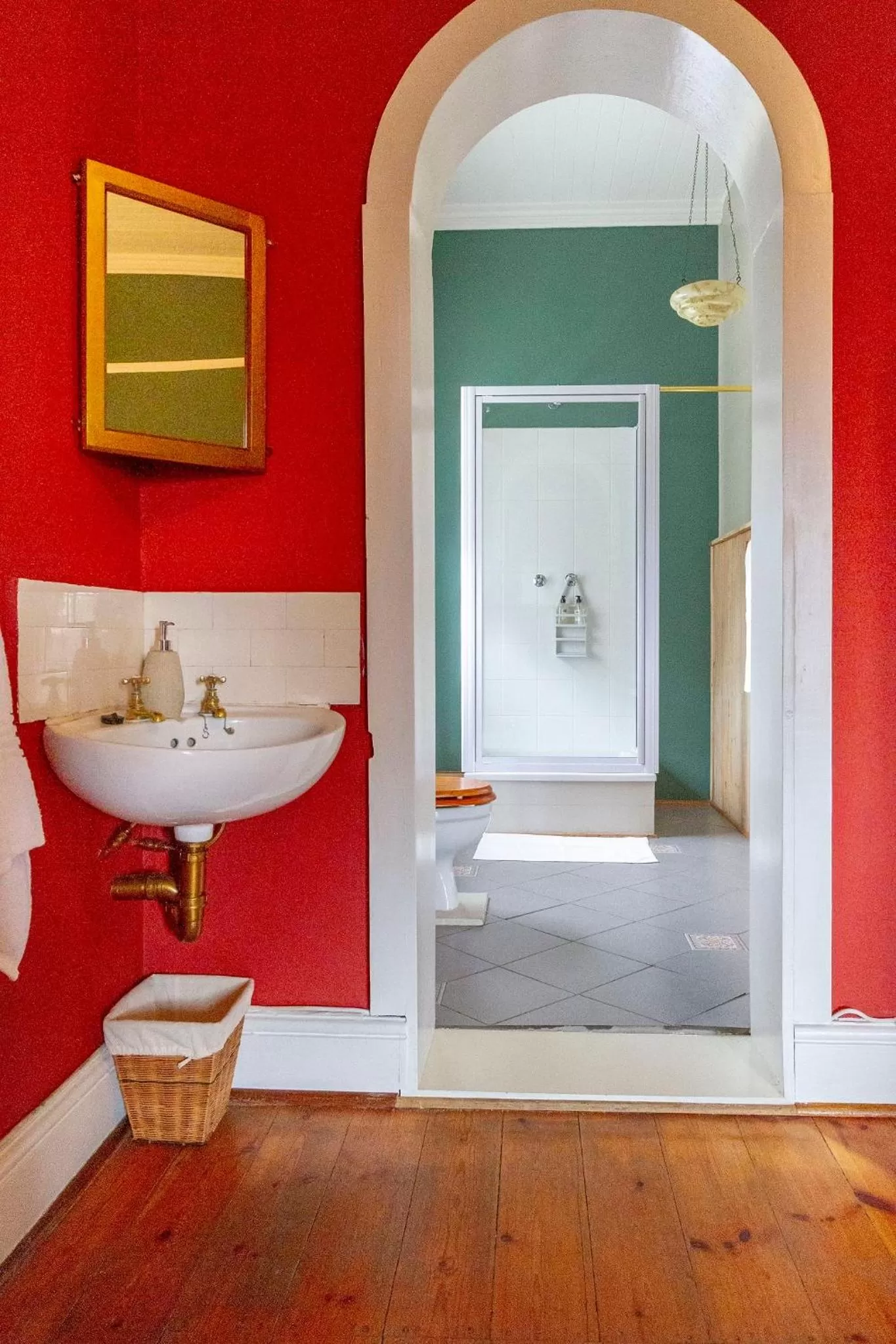 Bathroom in Airlies Historical Guest House