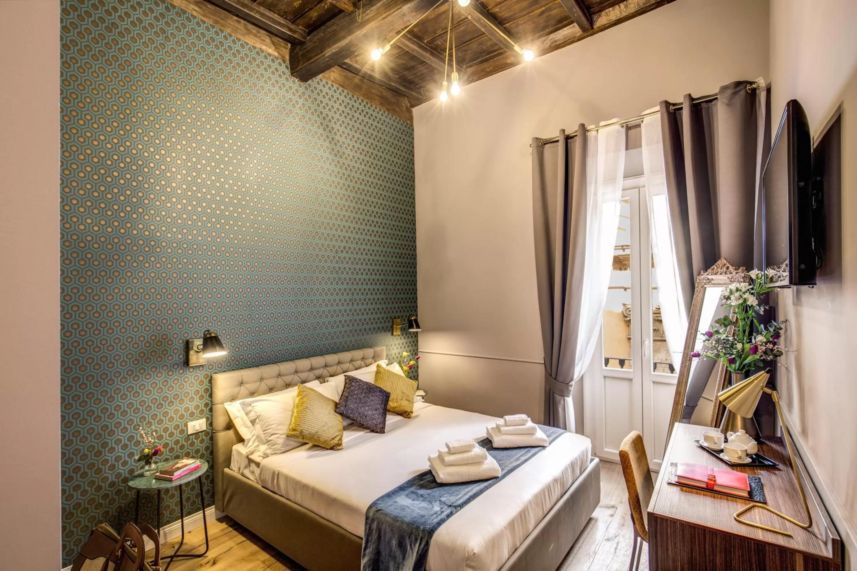 Bed in Tree Charme Parliament Boutique Hotel