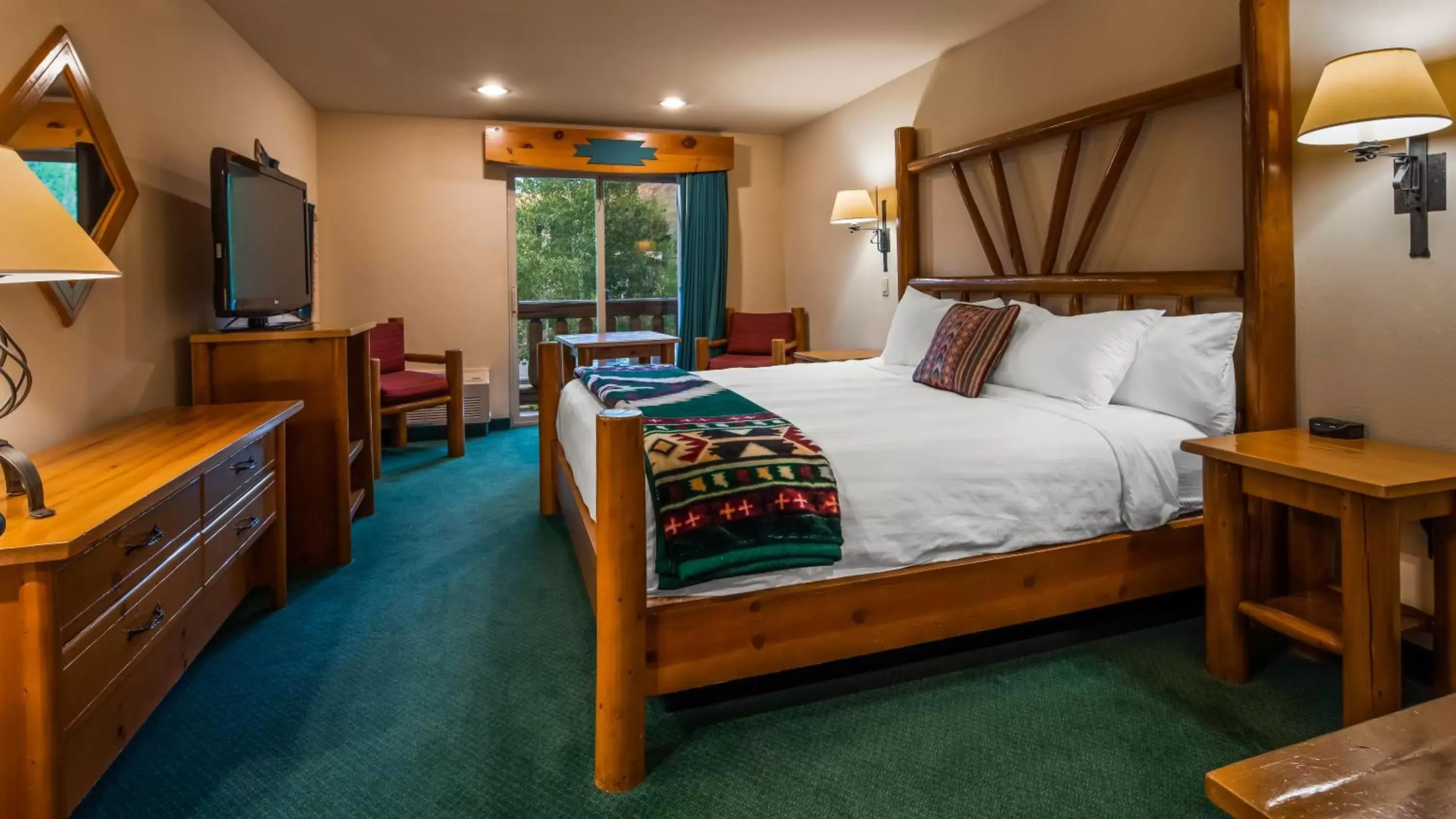 Bedroom in Best Western Plus Kentwood Lodge