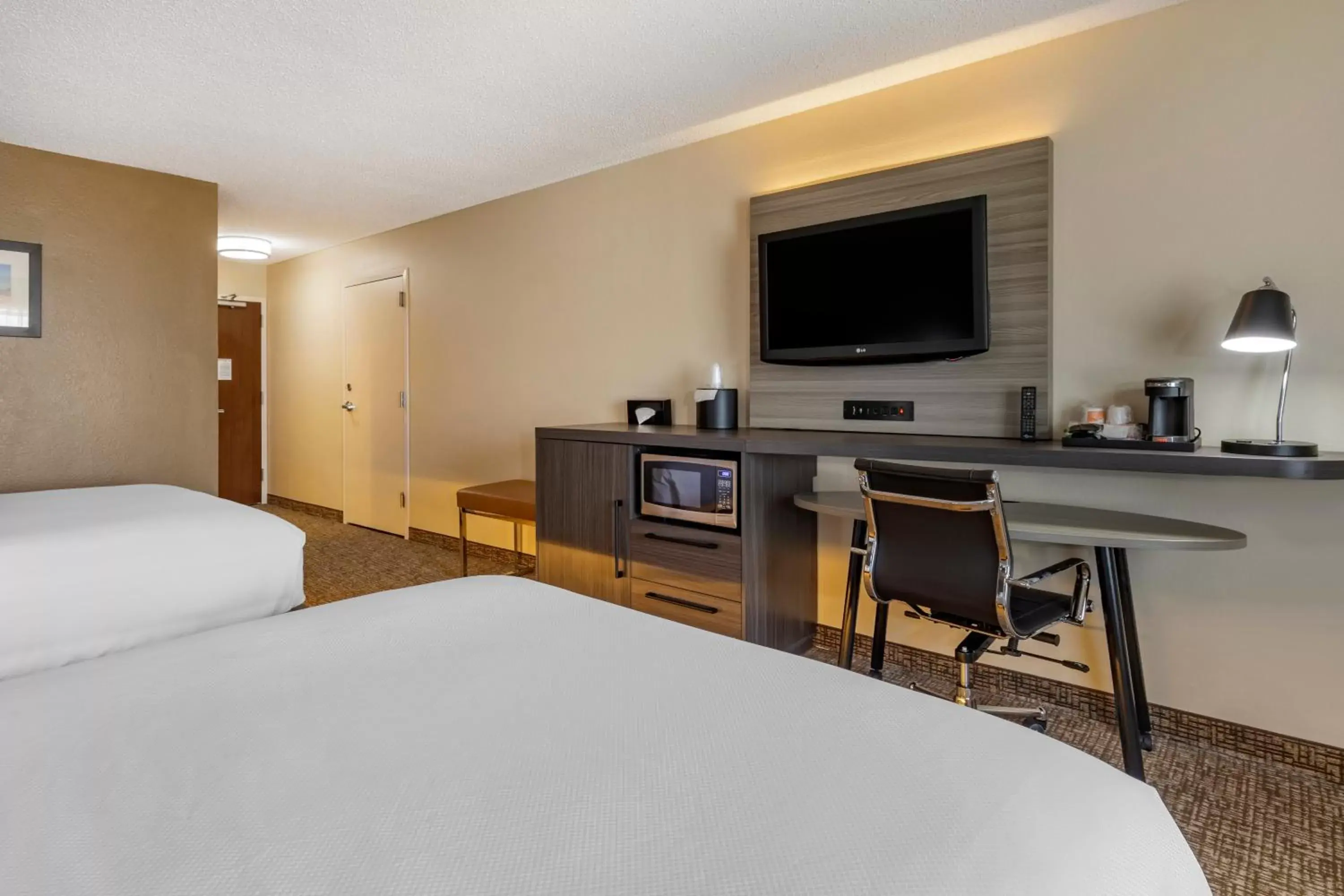 Bed in Comfort Inn & Suites North Dallas-Addison