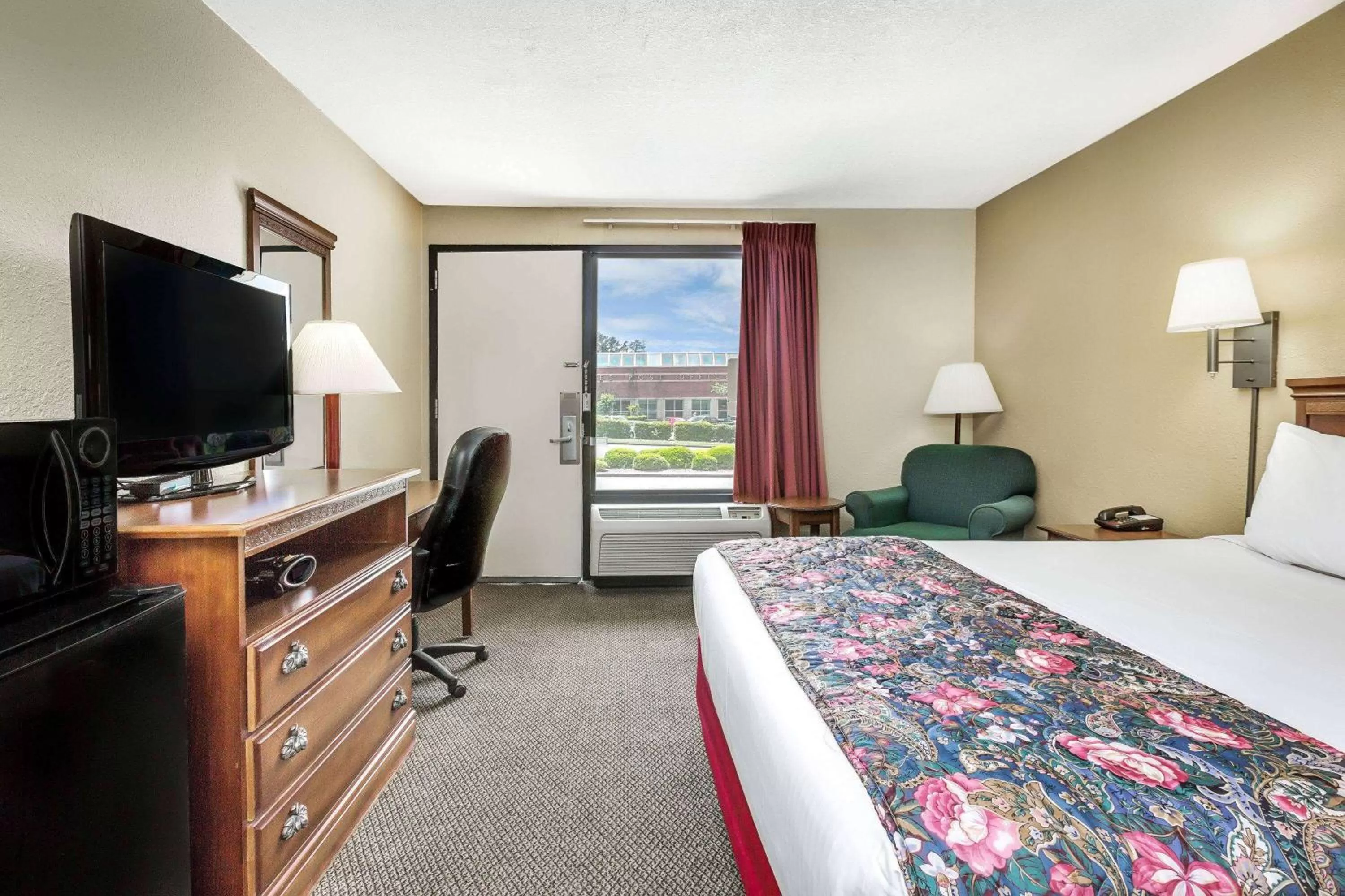 Photo of the whole room in Days Inn by Wyndham Hoover Birmingham
