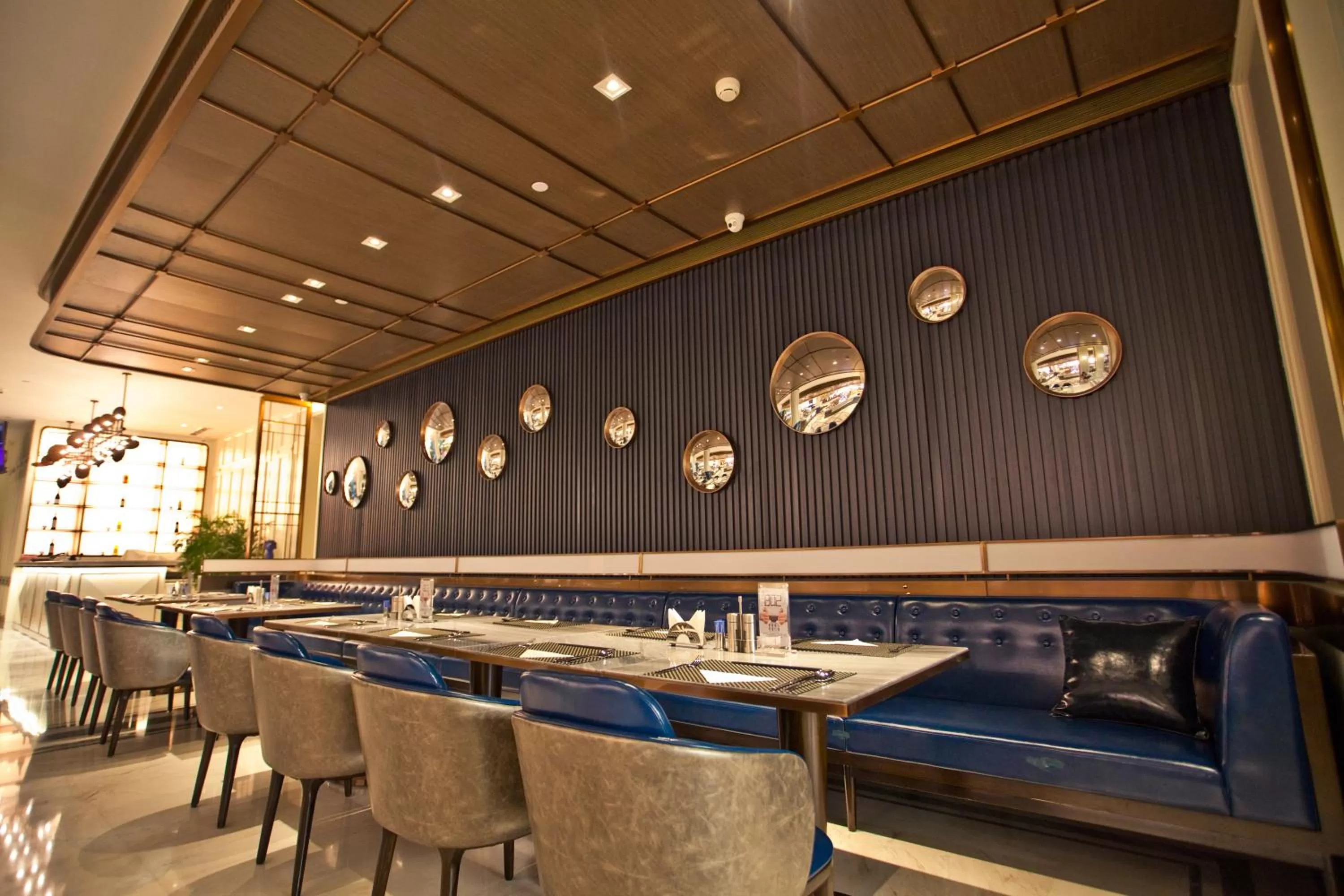 Restaurant/places to eat in Wyndham Qingdao l Free Fixed-Time Shuttle Service Between Hotel and Airport & North Railway Station l Outdoor Children's Amusement Park l 1-Hour Play Snooker or Table Tennis