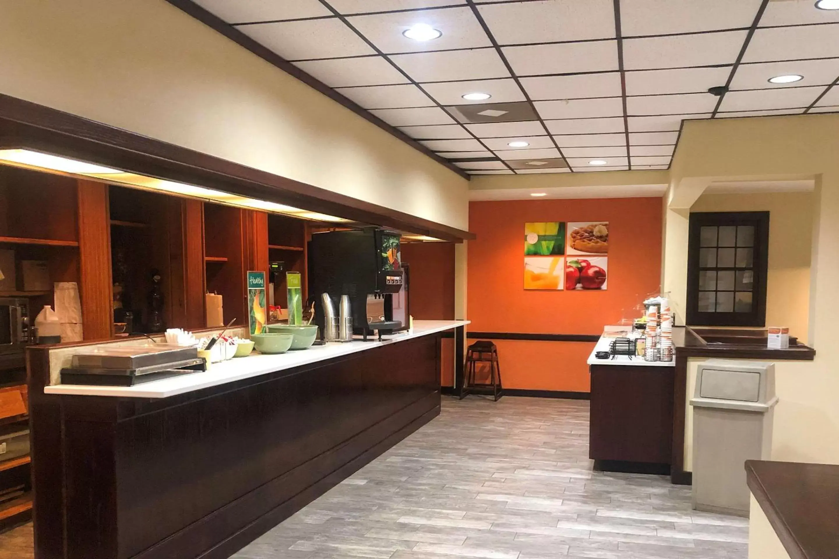 Restaurant/places to eat, Lobby/Reception in Quality Inn Morganton
