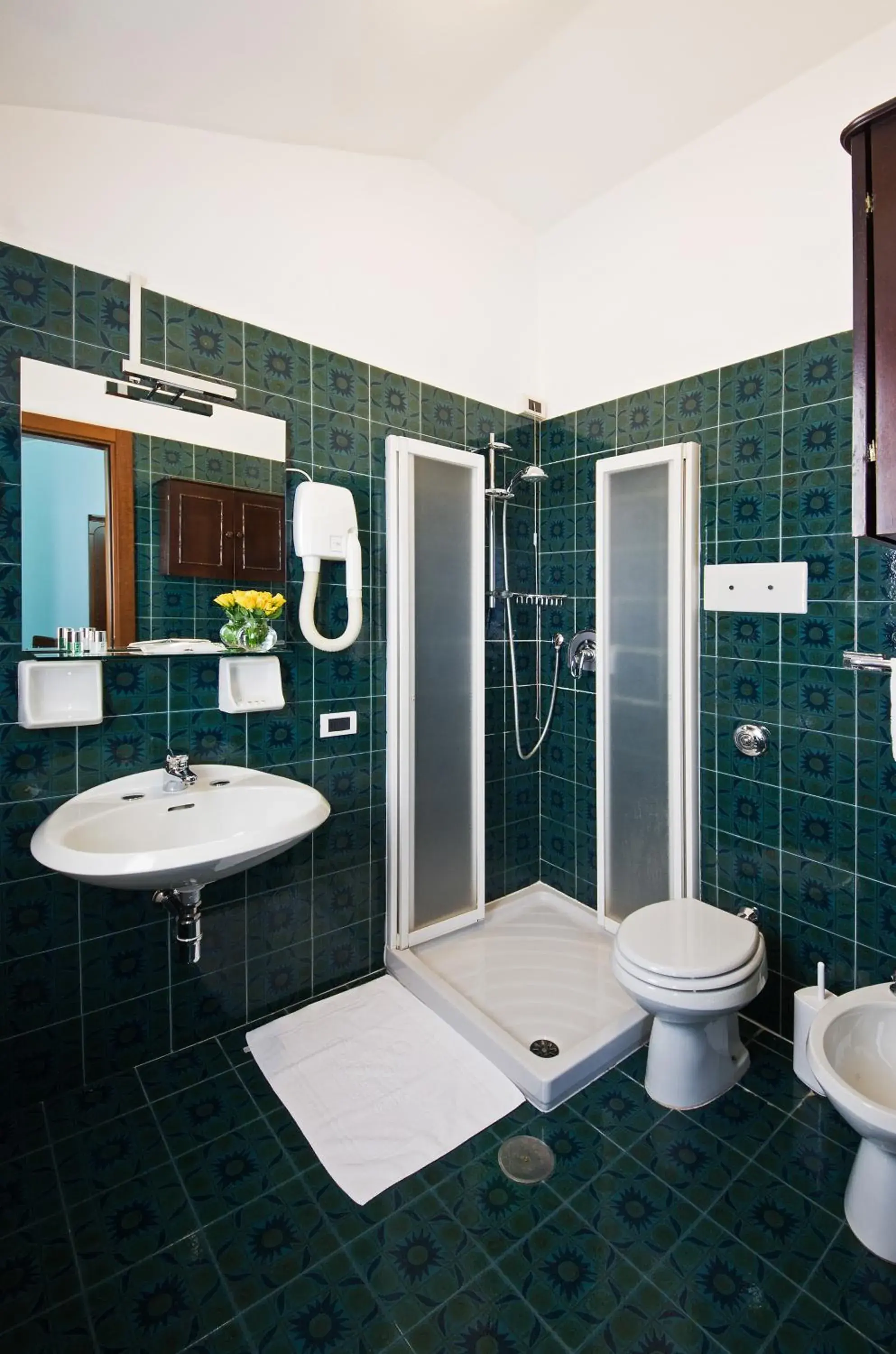 Shower, Bathroom in Hotel Città Dei Mille
