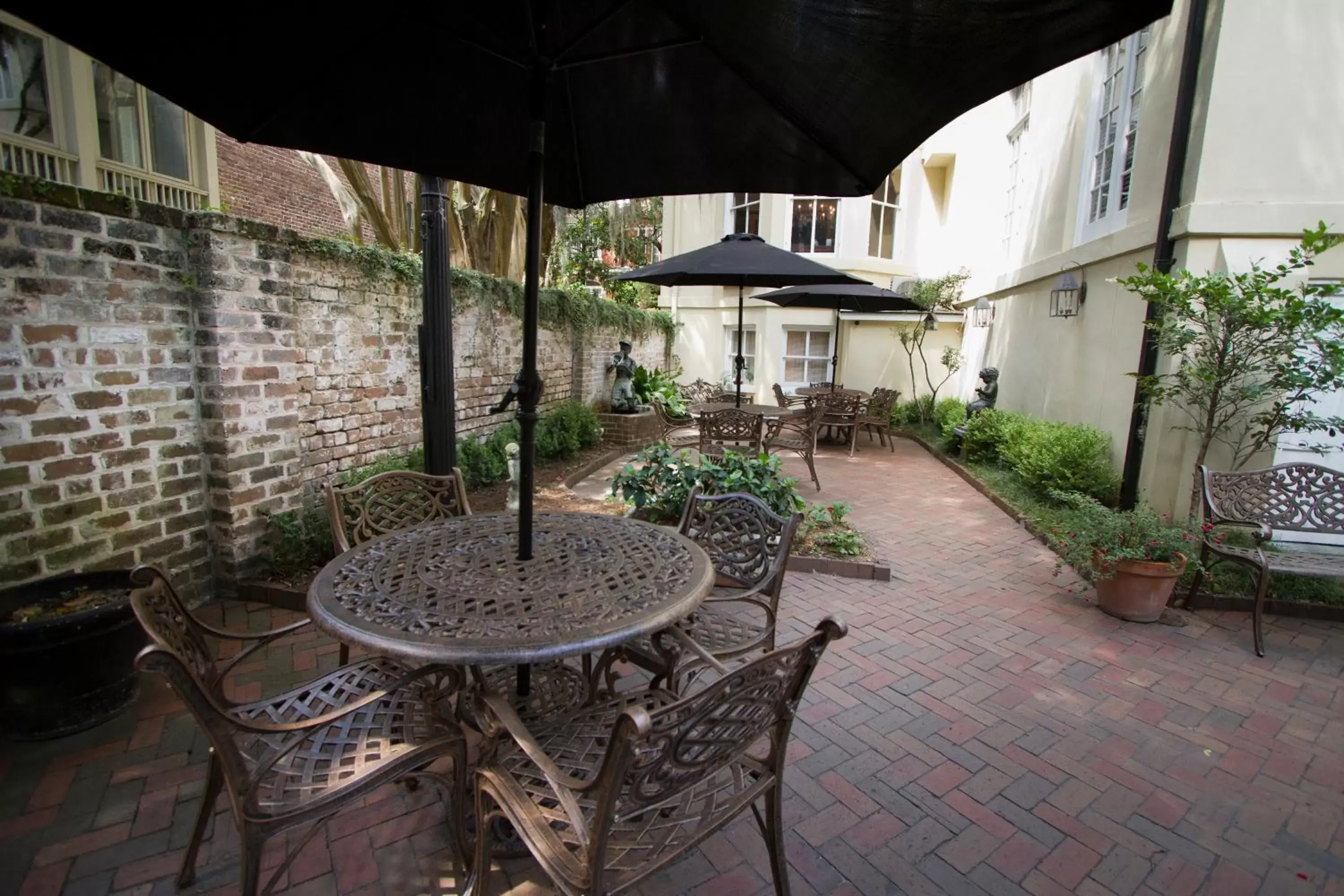 Garden in Eliza Thompson House, Historic Inns of Savannah Collection