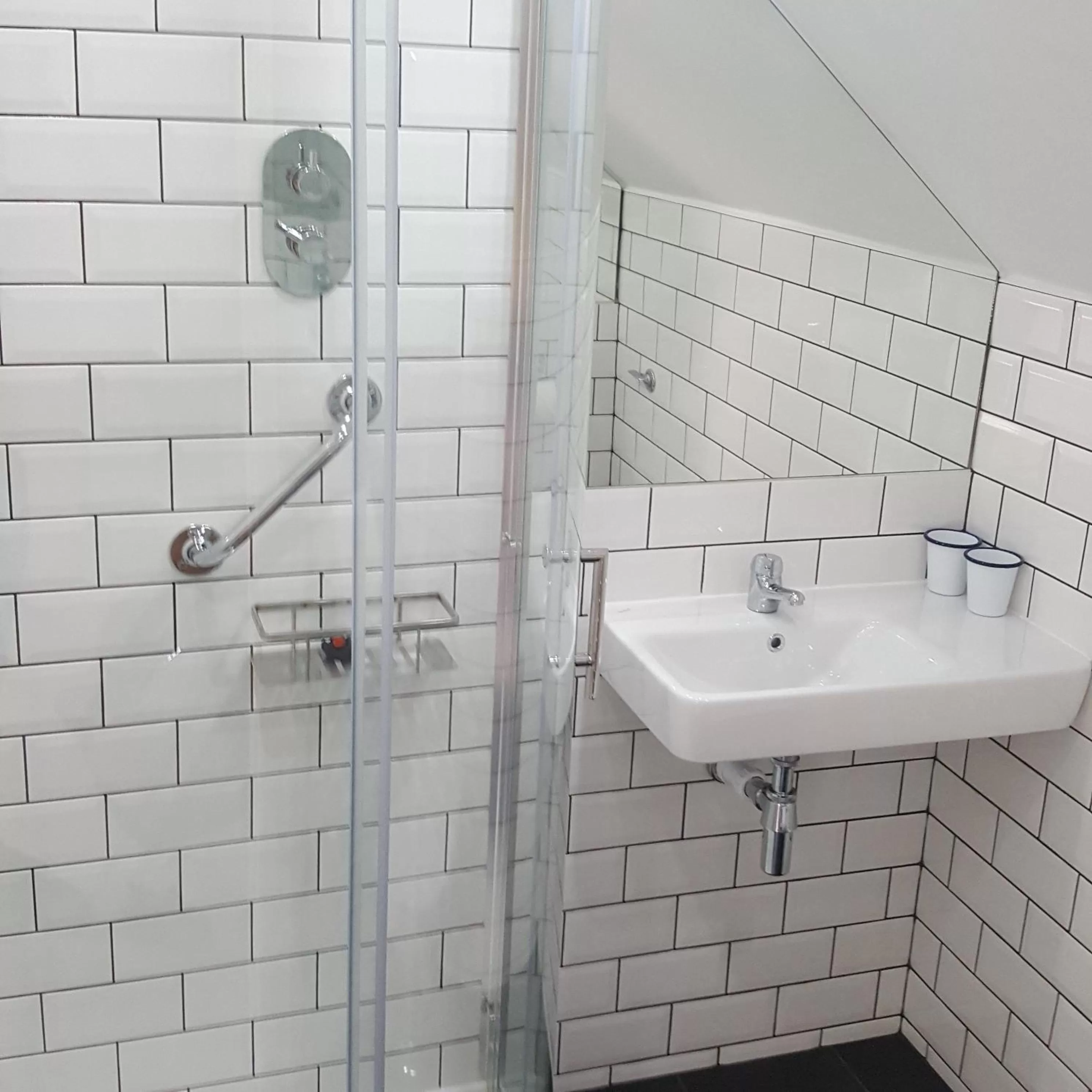 Bathroom in Hillside Lodge B&B