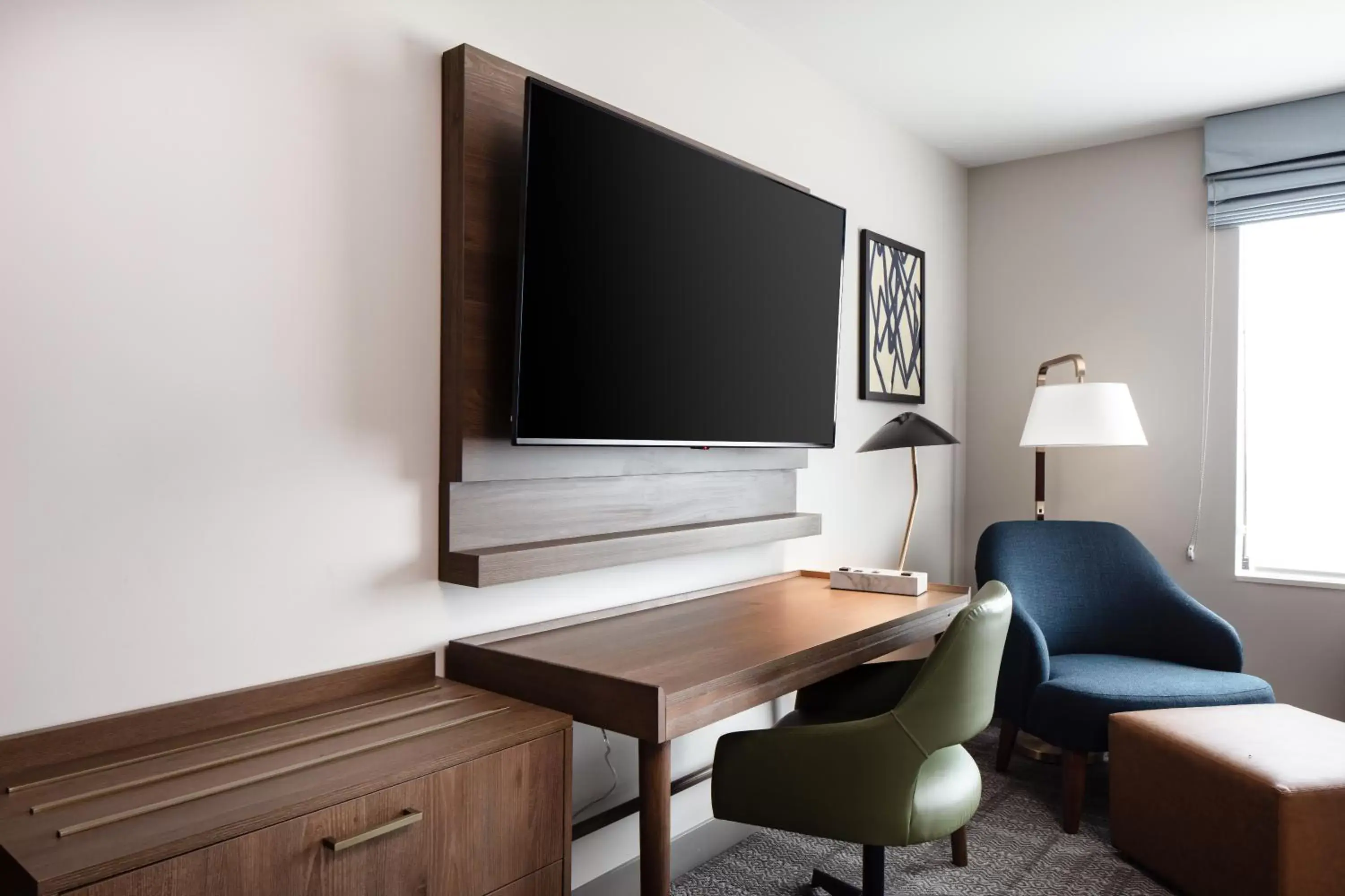 TV and multimedia, TV/Entertainment Center in Staybridge Suites - Iowa City - Coralville, an IHG Hotel