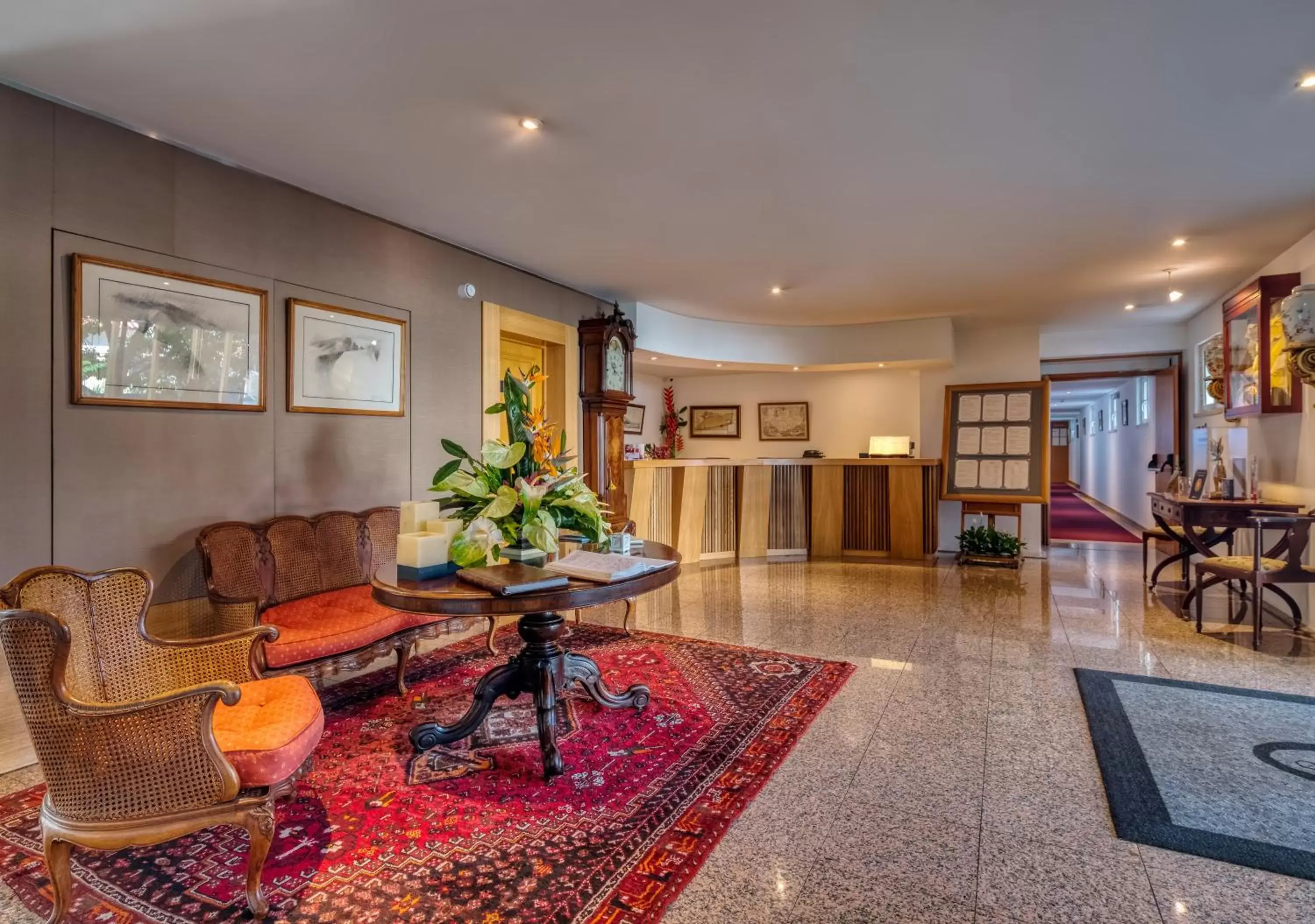 Living room, Lobby/Reception in Quintinha Sao Joao Hotel & Spa