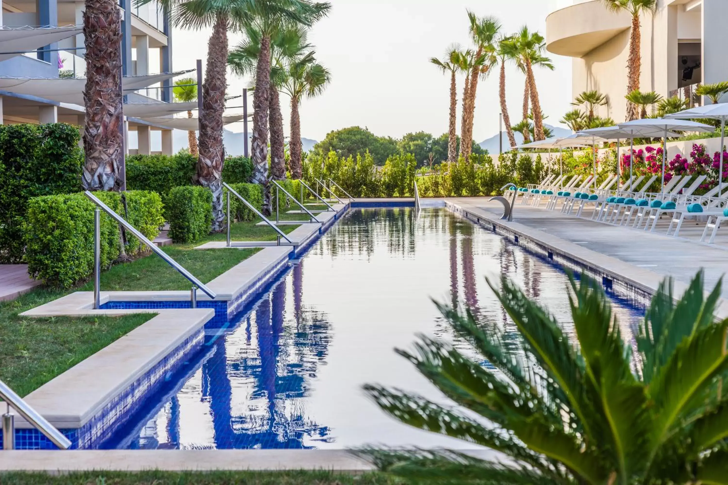 Swimming pool in Zafiro Palace Alcudia