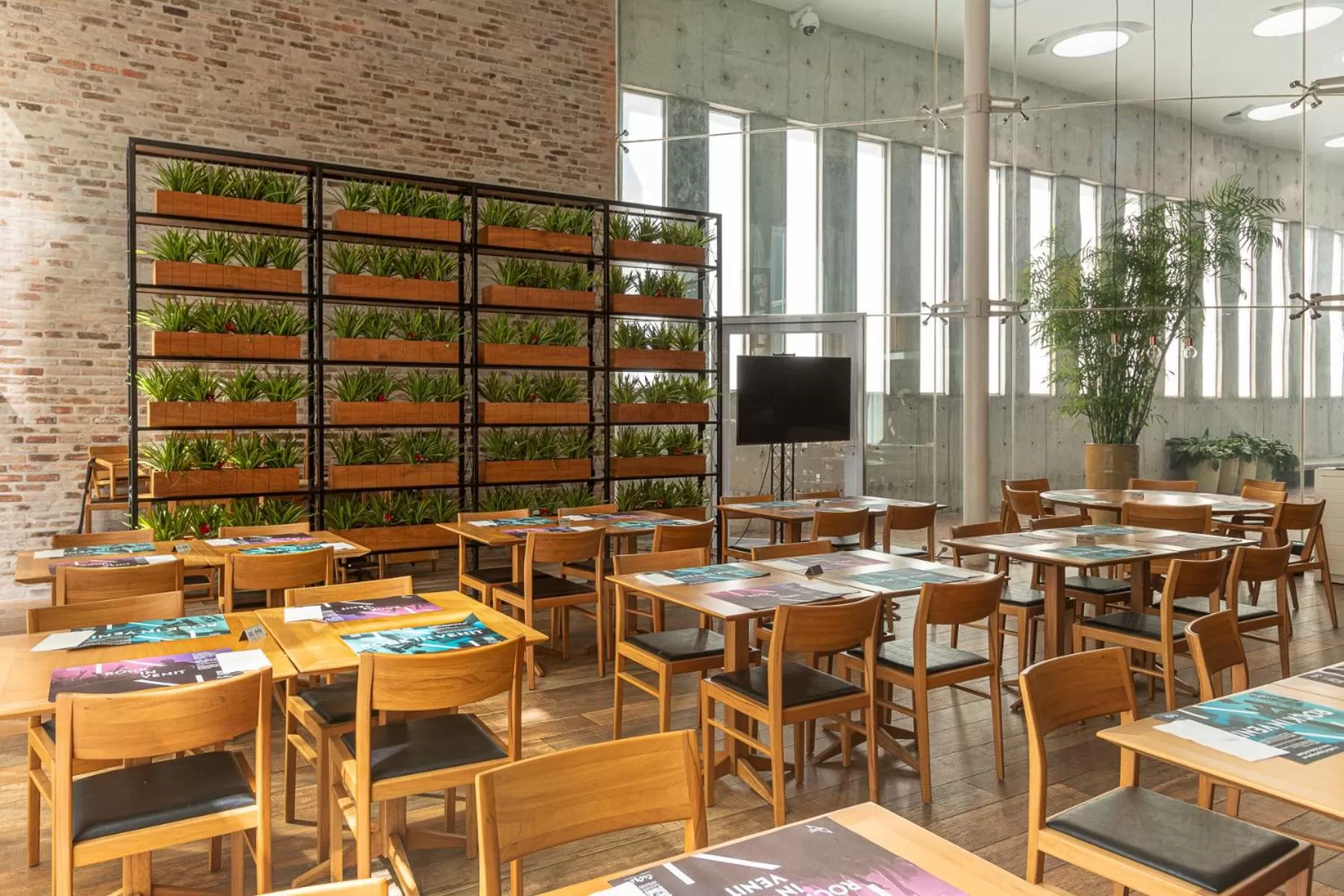 Restaurant/places to eat in Venit Barra Hotel