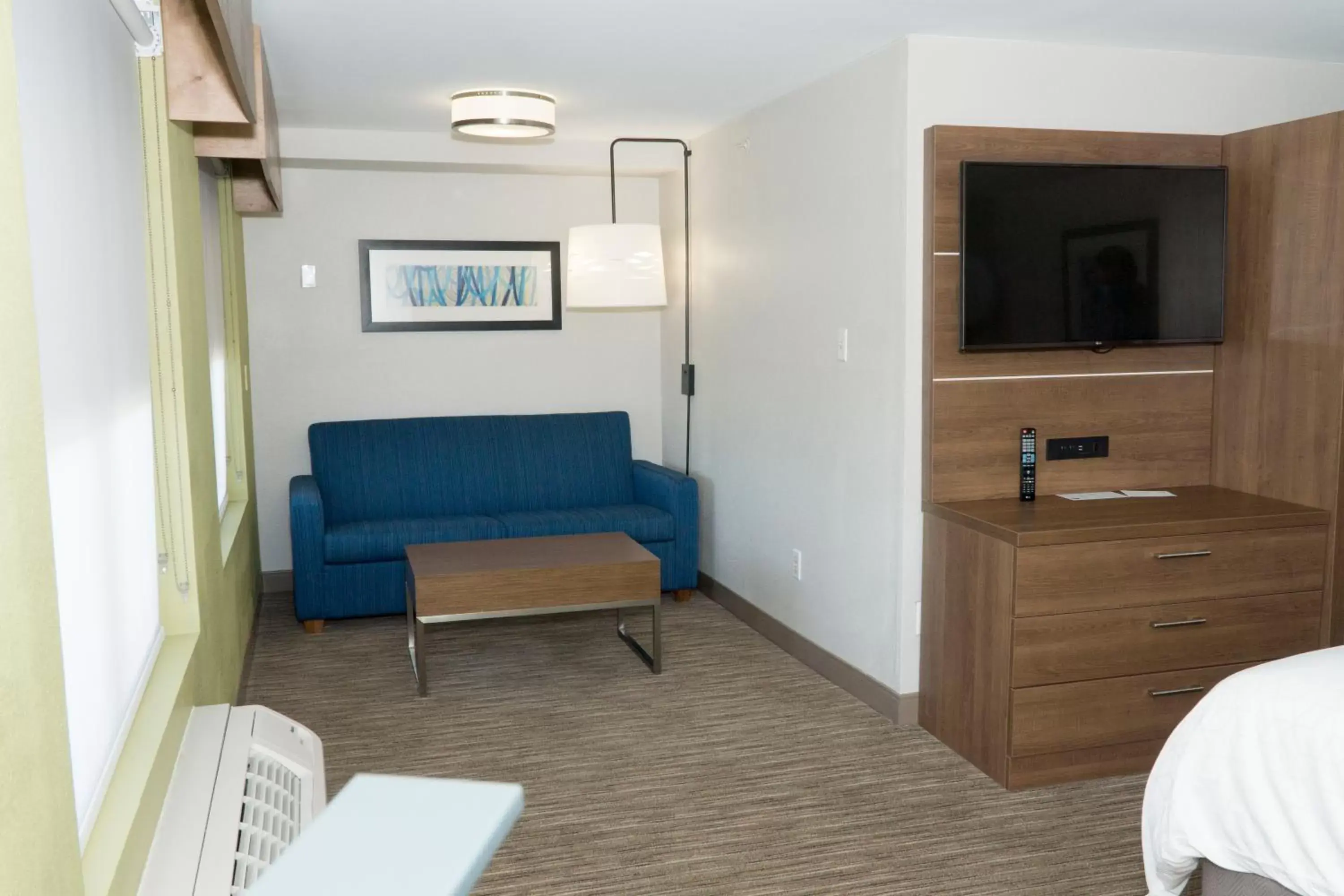 Bed, Seating Area in Holiday Inn Express Hotel & Suites Madison, an IHG Hotel