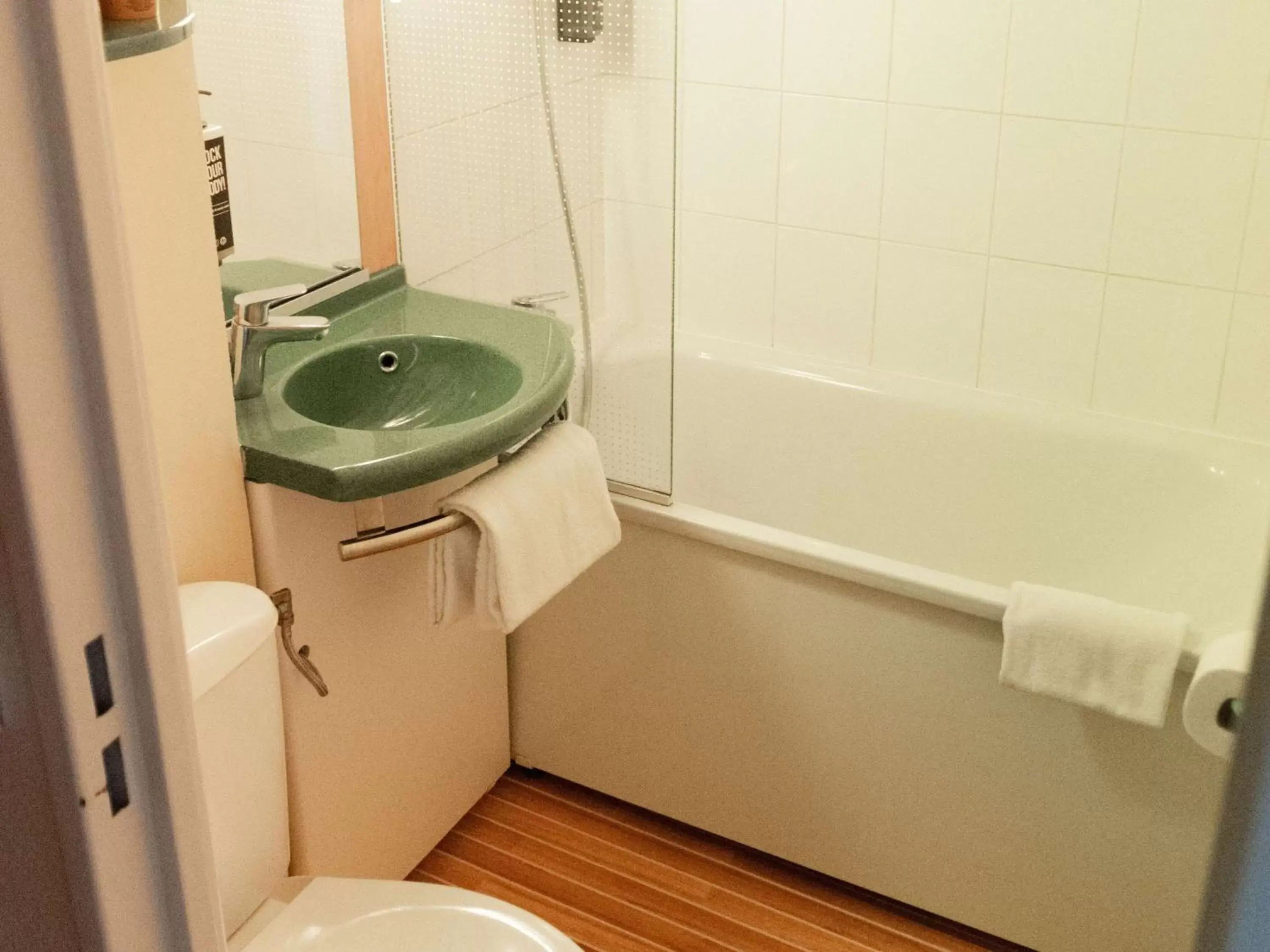 Bathroom in Hotel ibis Narbonne