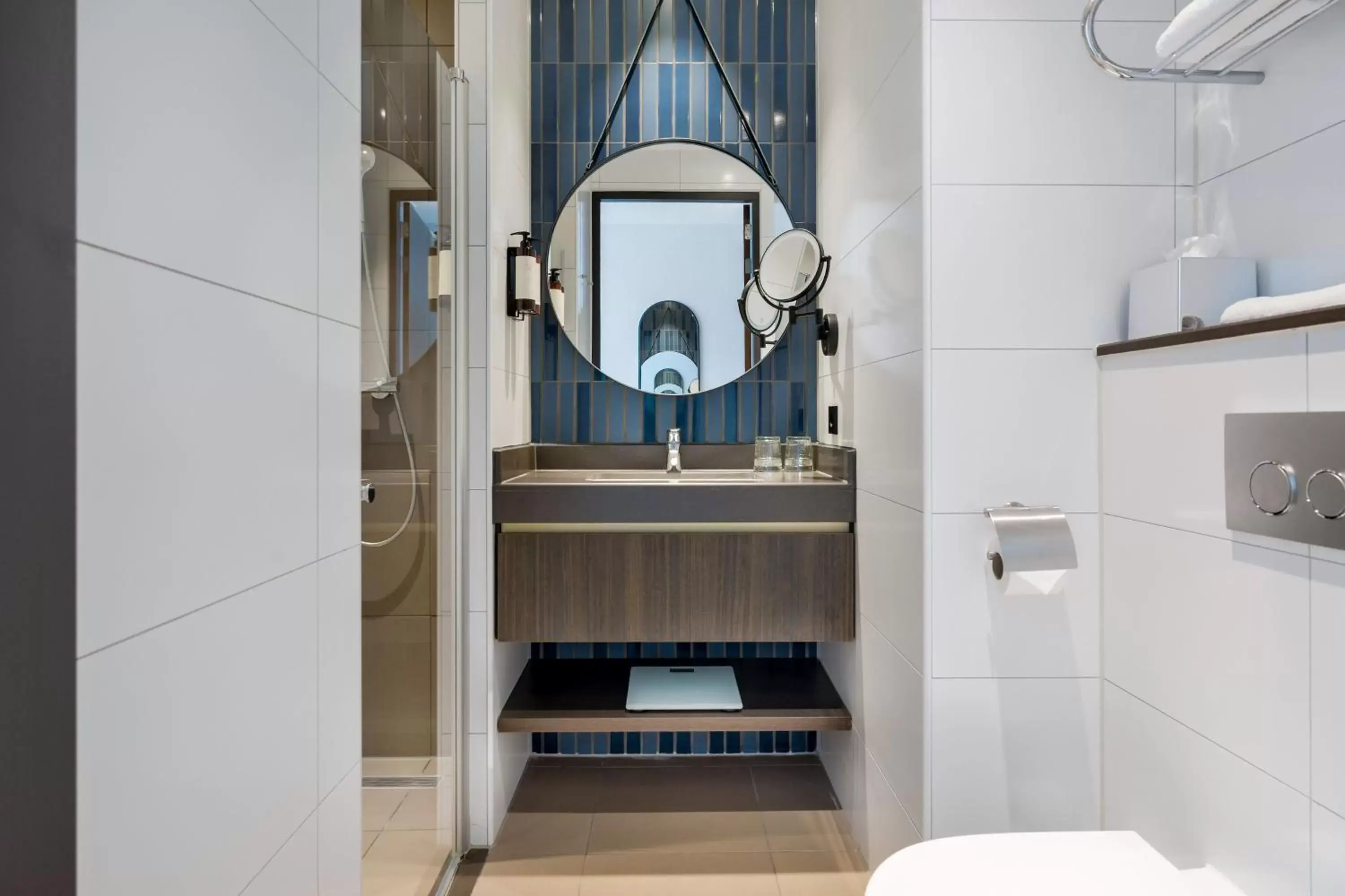 Bathroom in Corendon Amsterdam New-West, a Tribute Portfolio Hotel