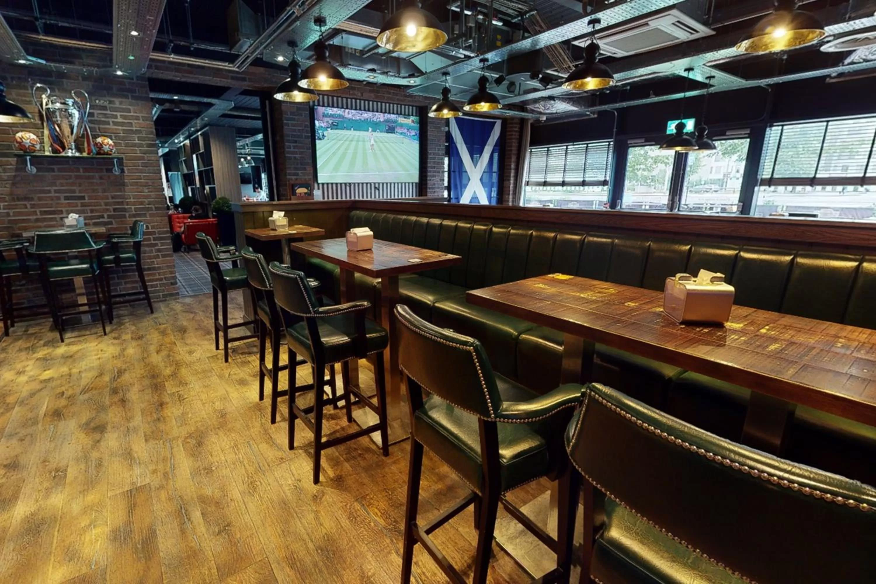 Lounge or bar in Village Hotel Edinburgh