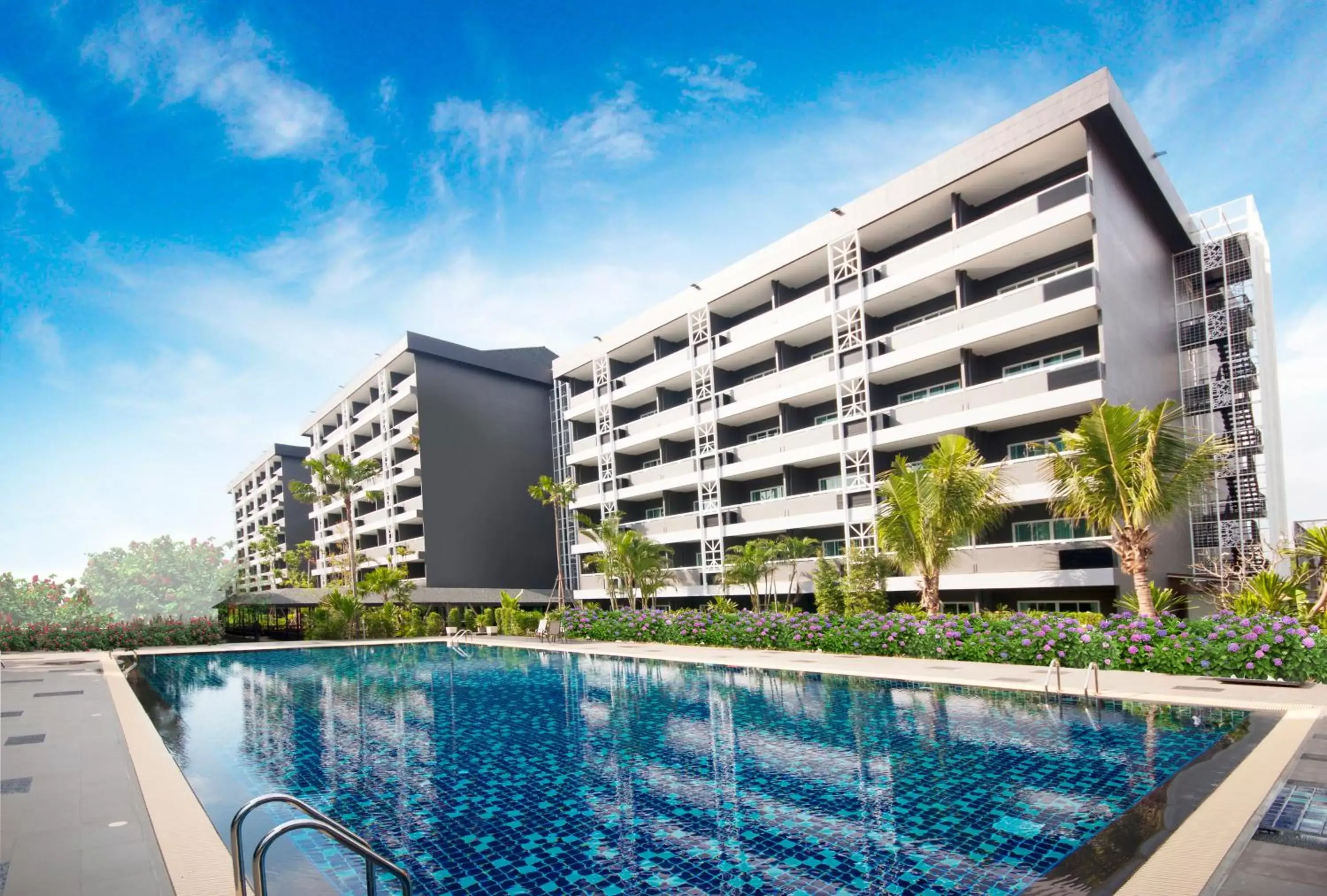 Swimming pool in Eastpana Hotel - SHA Extra Plus Swimming pool in Eastpana Hotel - SHA Extra Plus