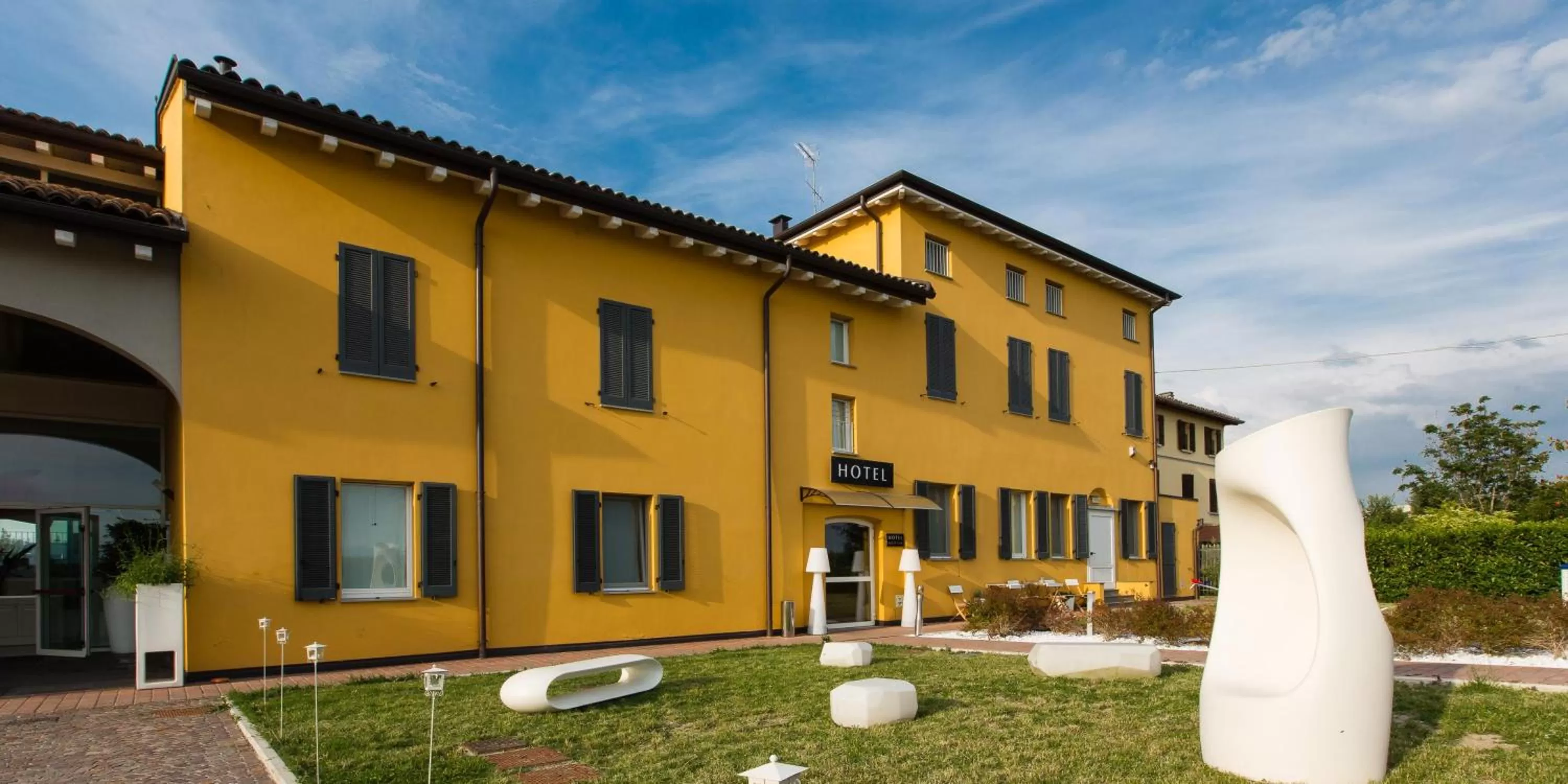 Property building in Hotel Forlanini 52