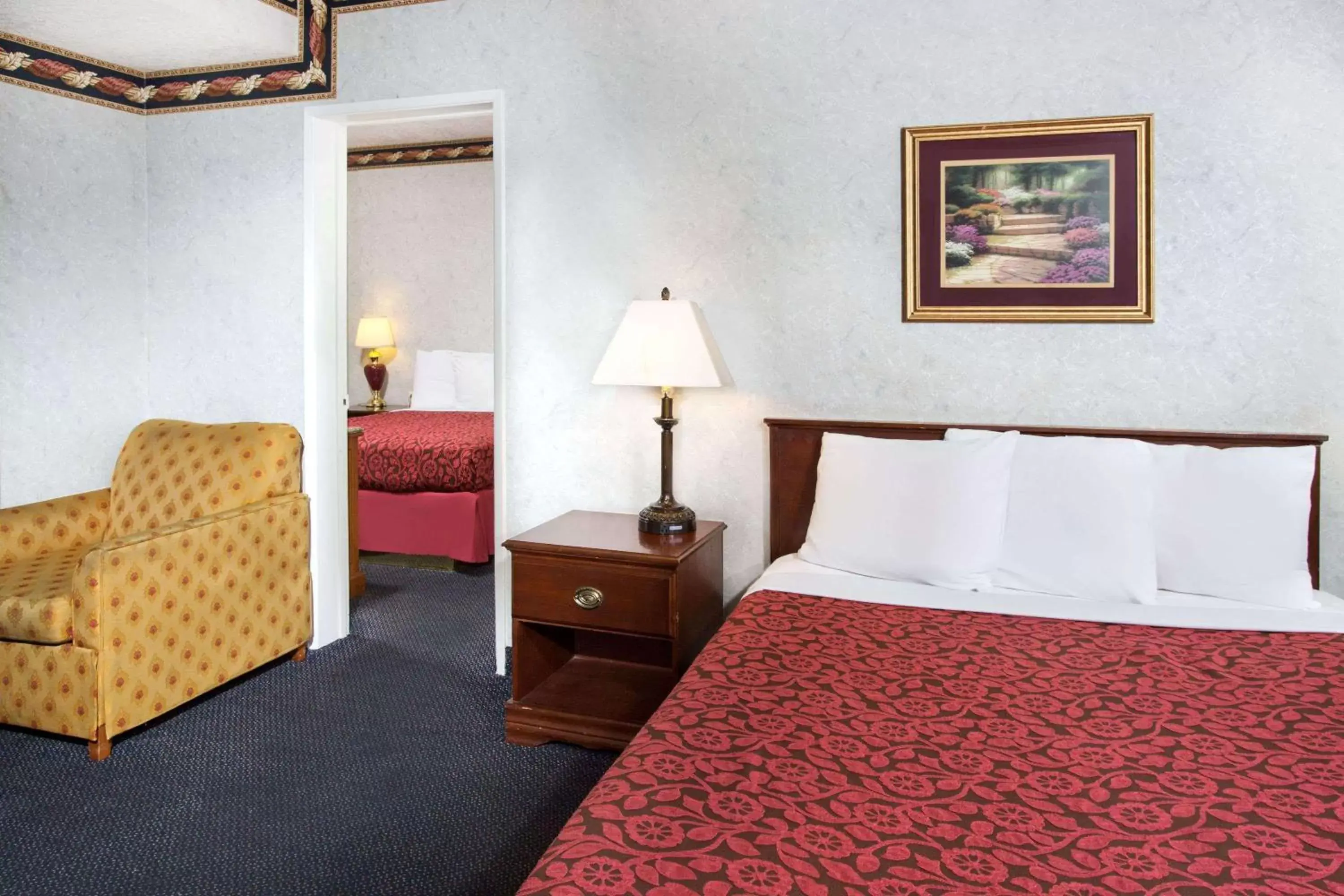 Photo of the whole room, Bed in Sunset Inn