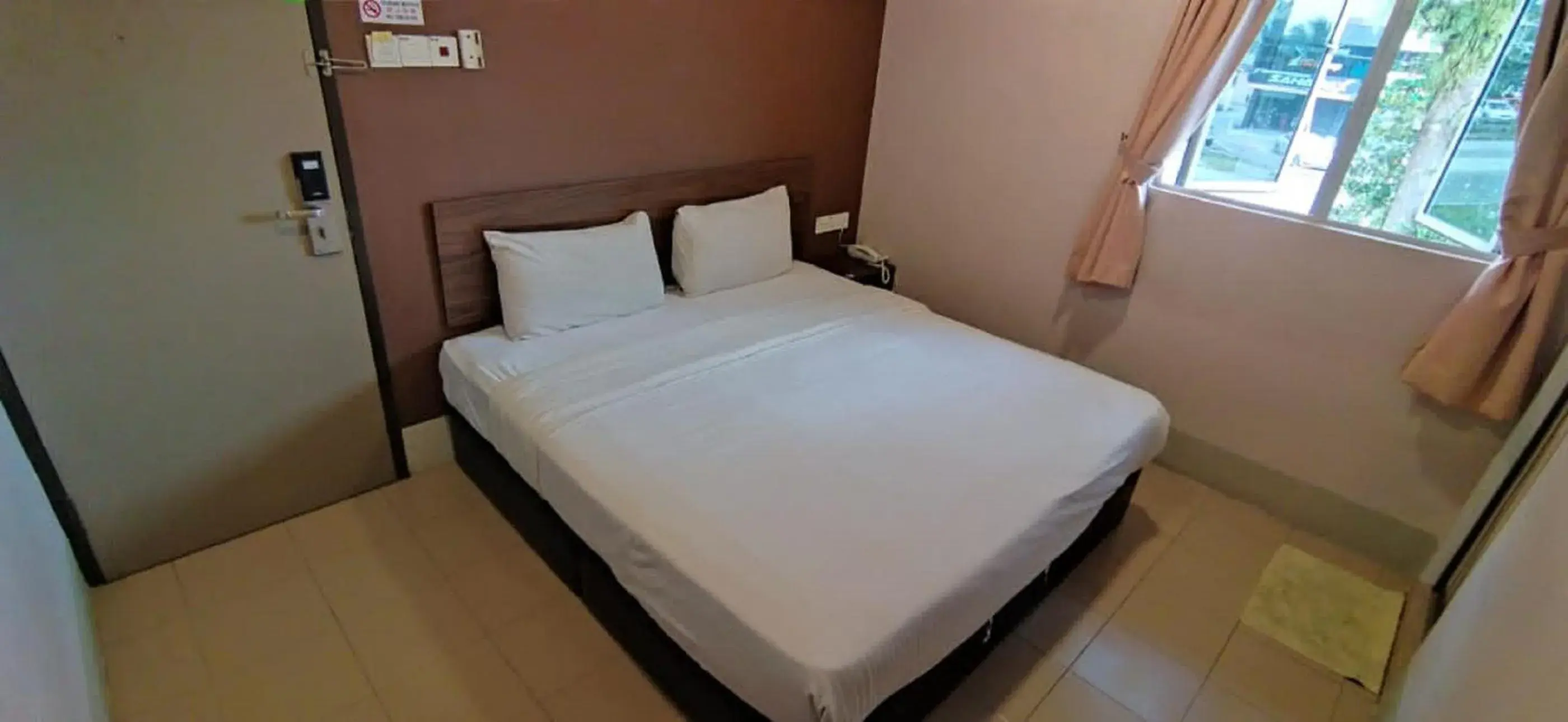Photo of the whole room, Bed in Dream House Hotel