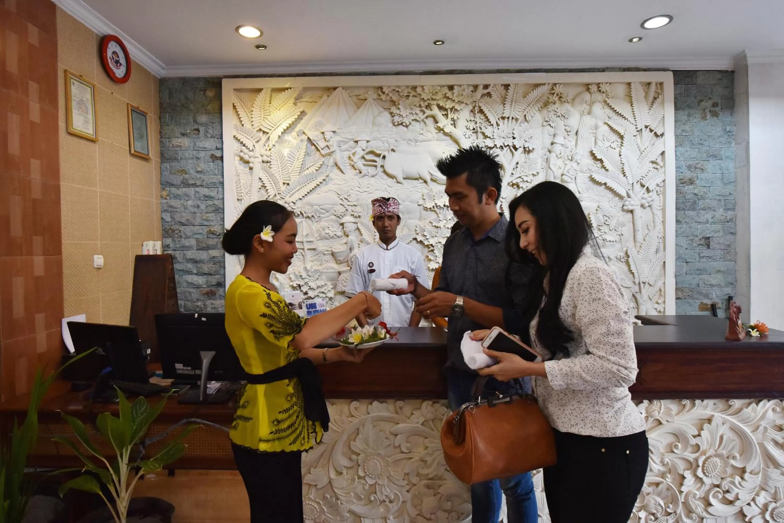 People in Puri Saron Hotel Baruna Beach Lovina