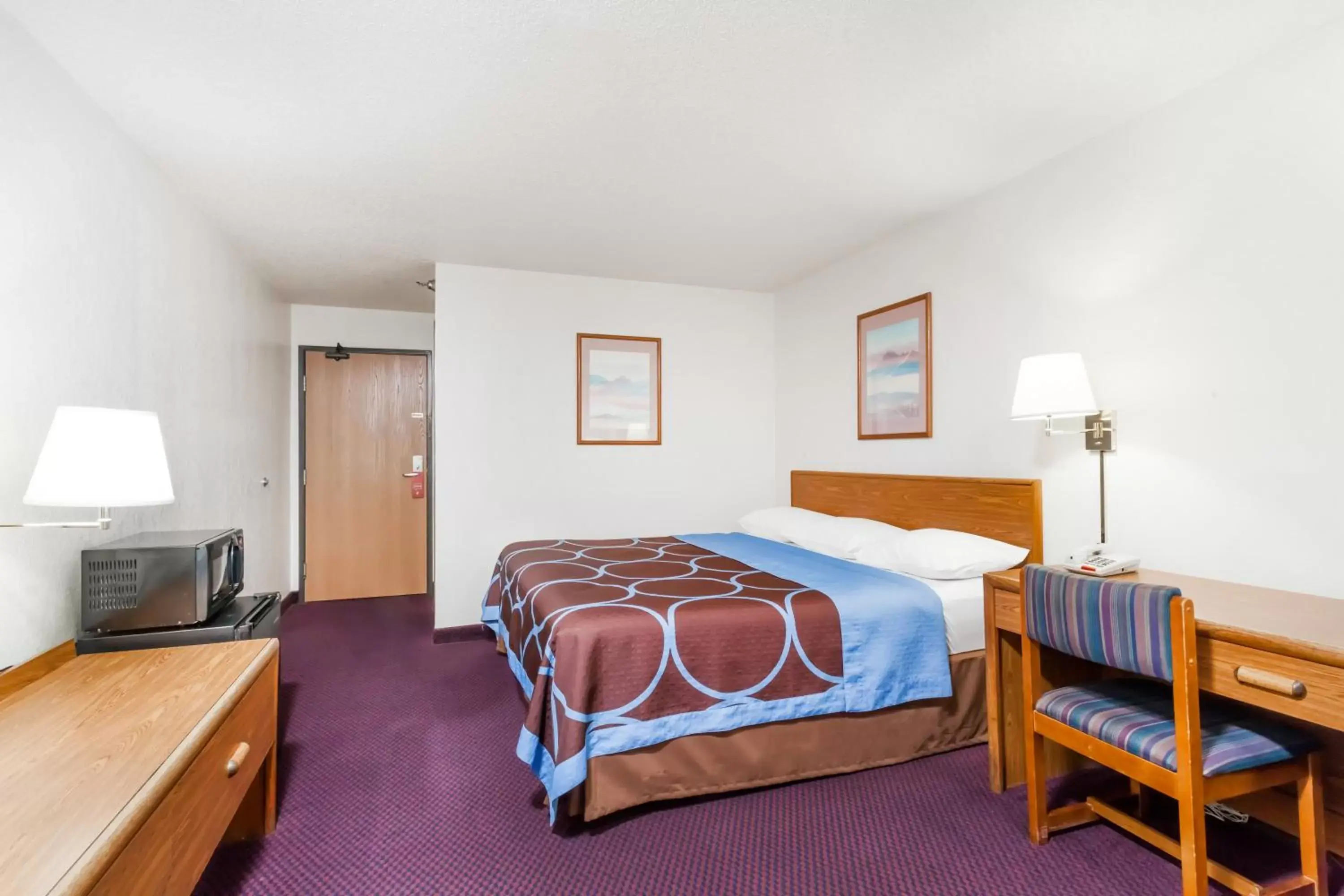 Bedroom, Bed in Super 8 by Wyndham Sidney NY