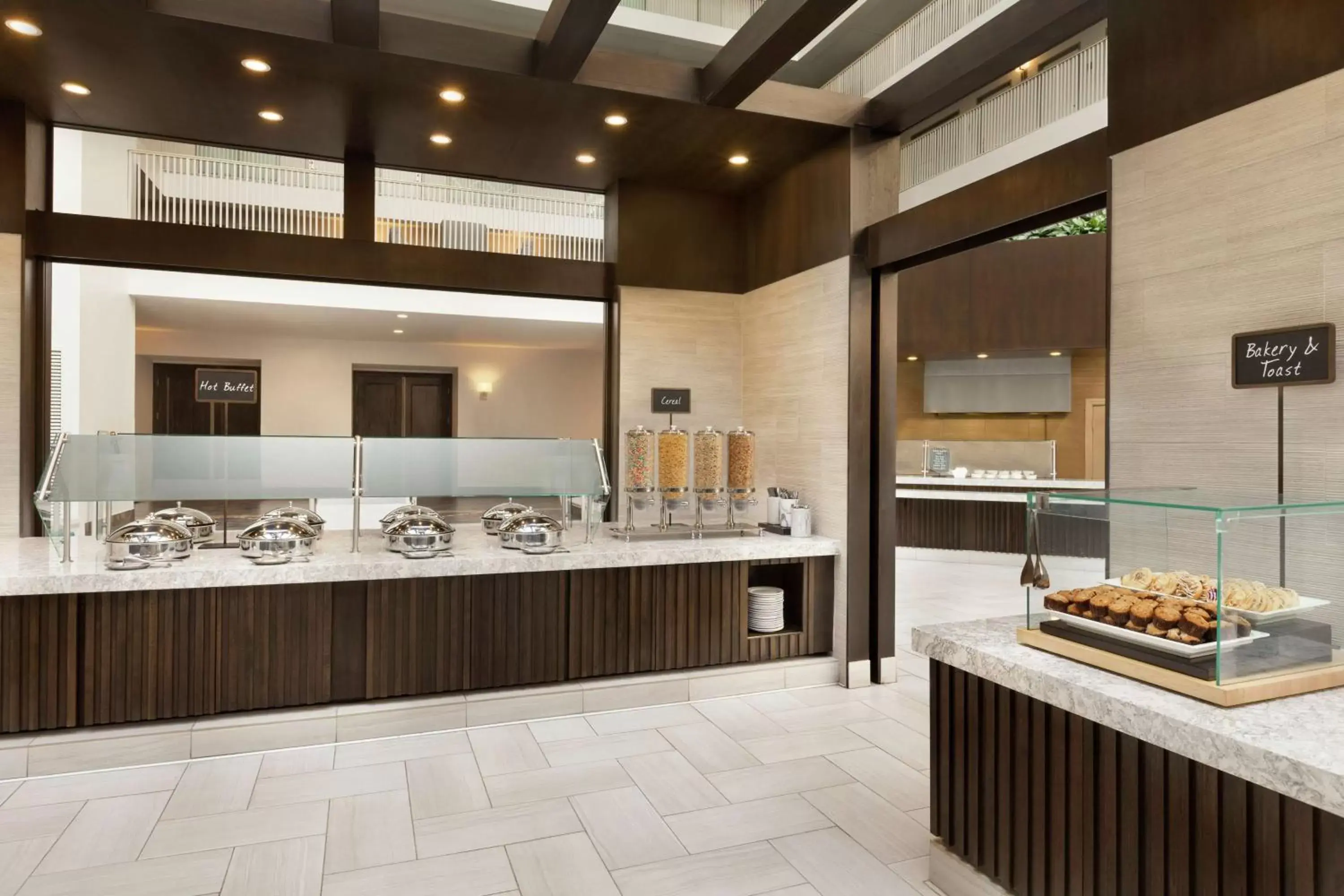 Breakfast, Kitchen/Kitchenette in Embassy Suites by Hilton Brea - North Orange County