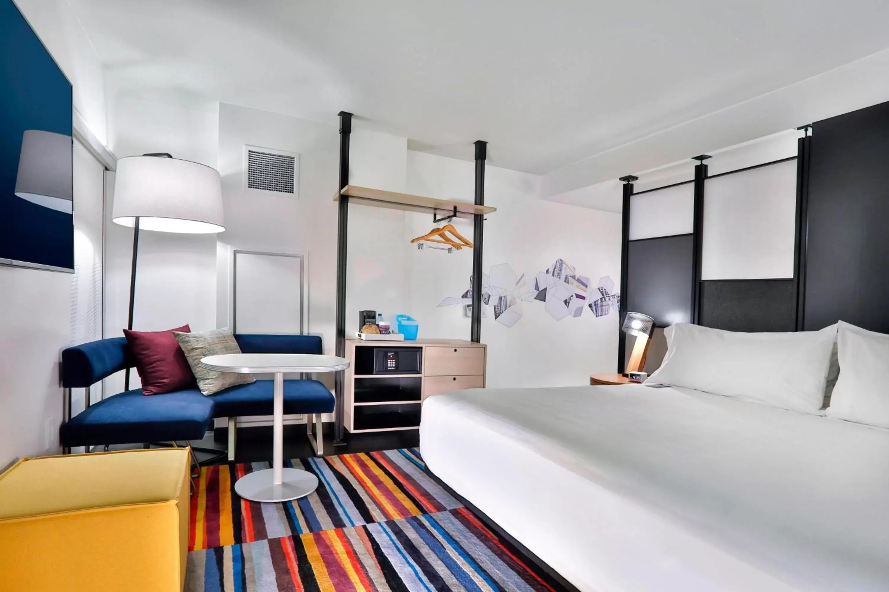 Photo of the whole room, Bed in Aloft Dallas DFW Airport Grapevine