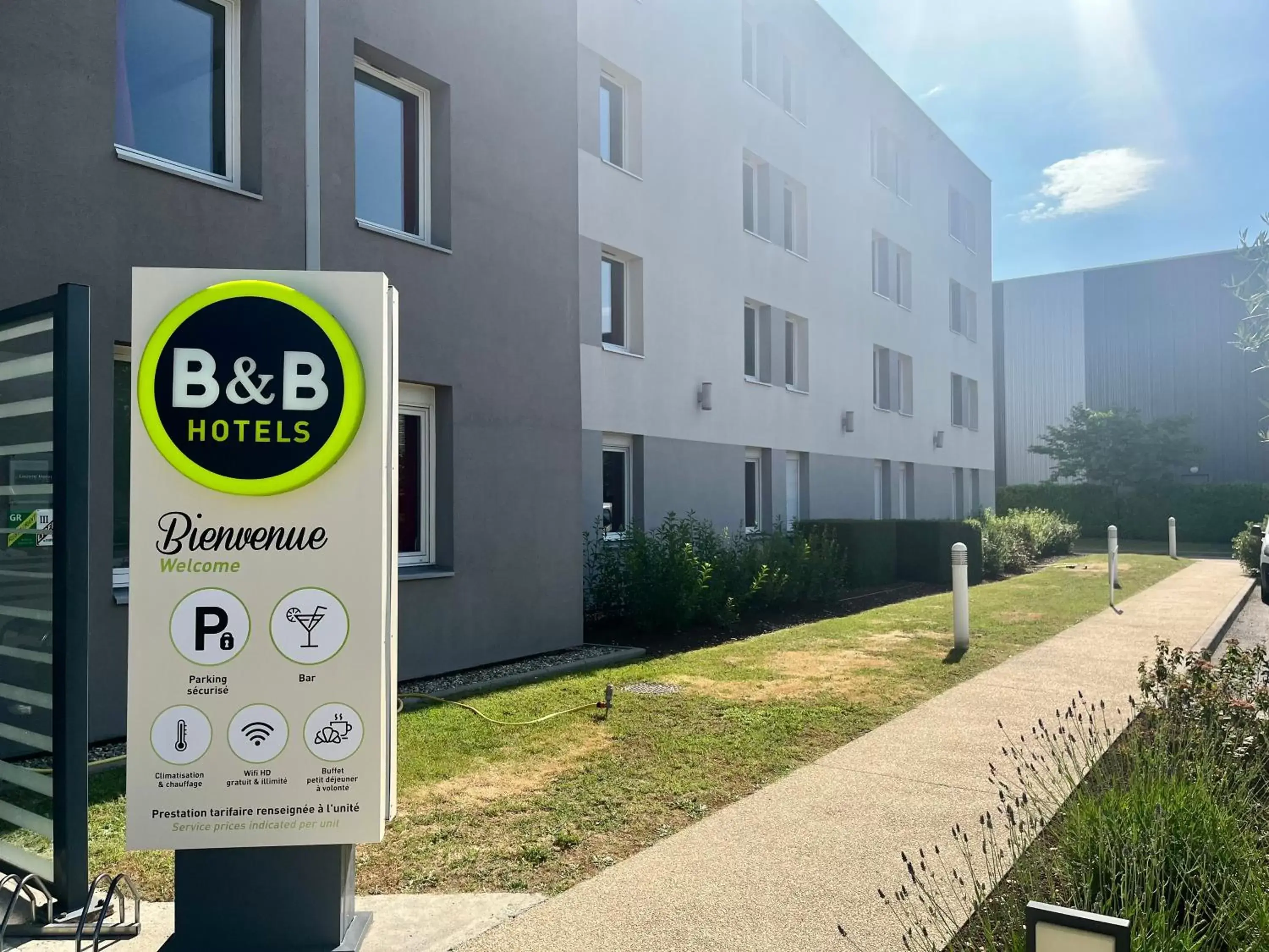 Property Building in B&B HOTEL Lyon Aéroport Saint-Quentin-Fallavier