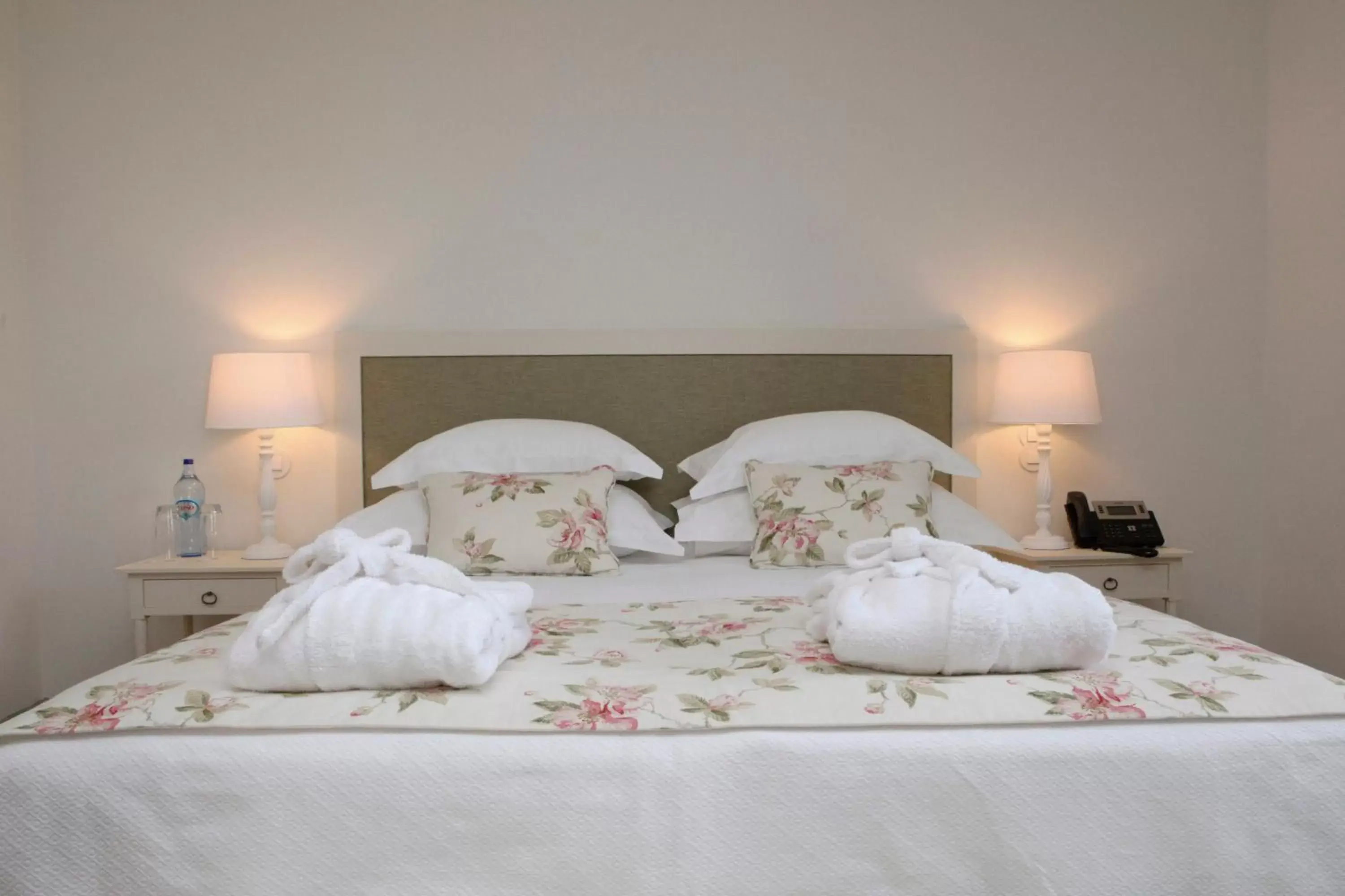 Bed in Hotel Casa Palmela - Small Luxury Hotels of The World, Hotel & Villas