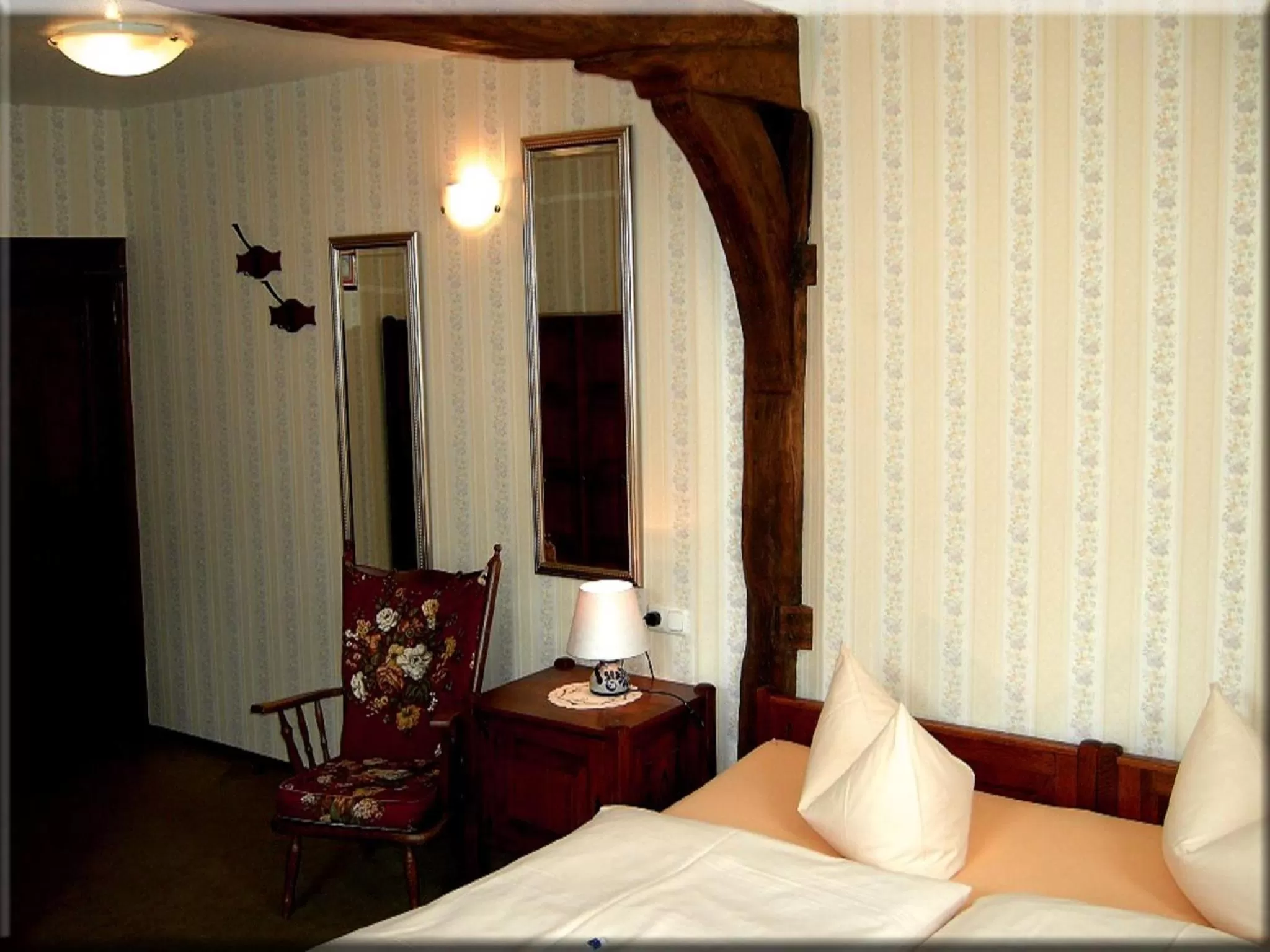 Photo of the whole room, Bed in Hotel Graf Rolshausen