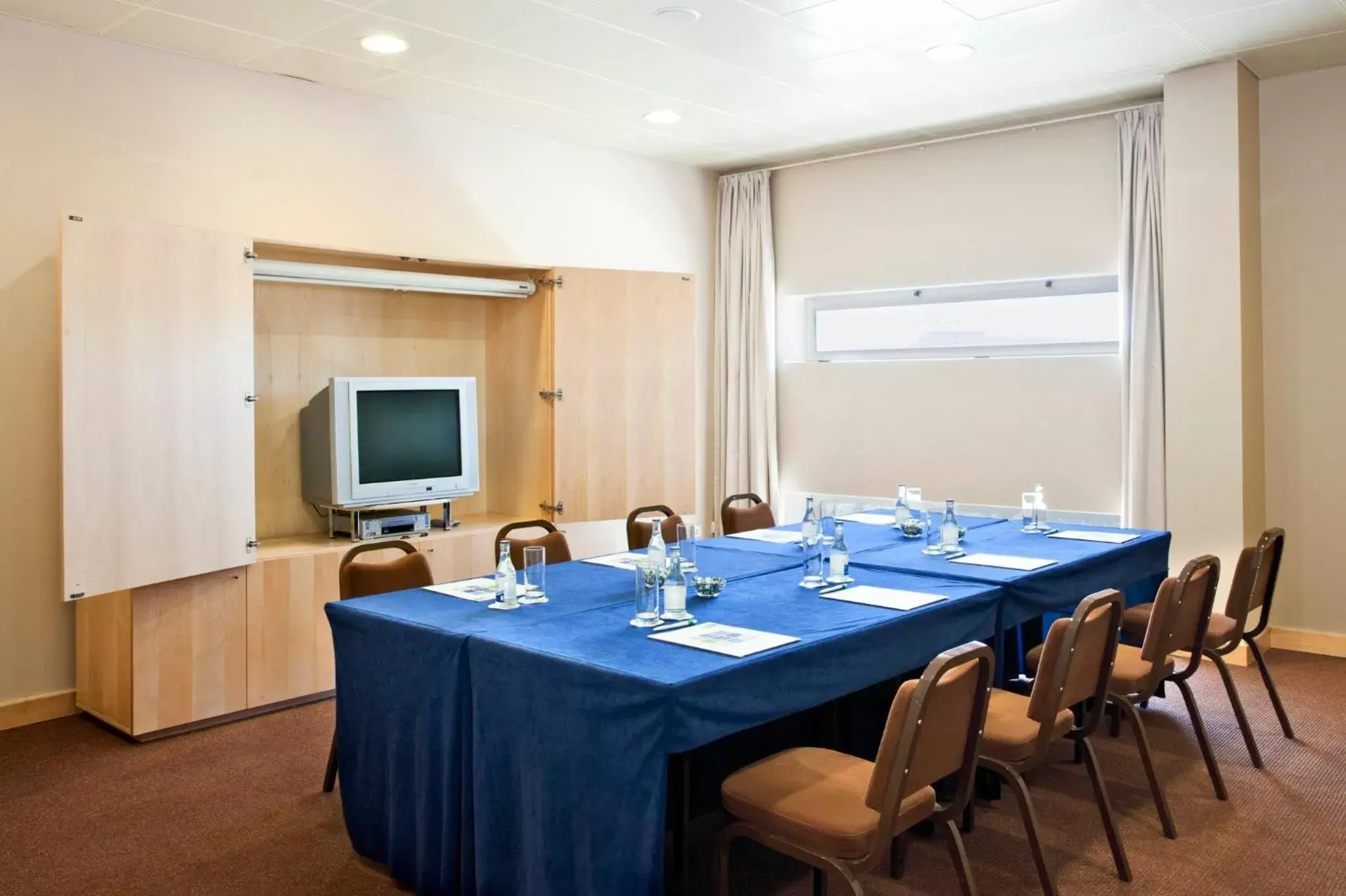 Meeting/conference room in Holiday Inn Express Lisbon-Oeiras, an IHG Hotel