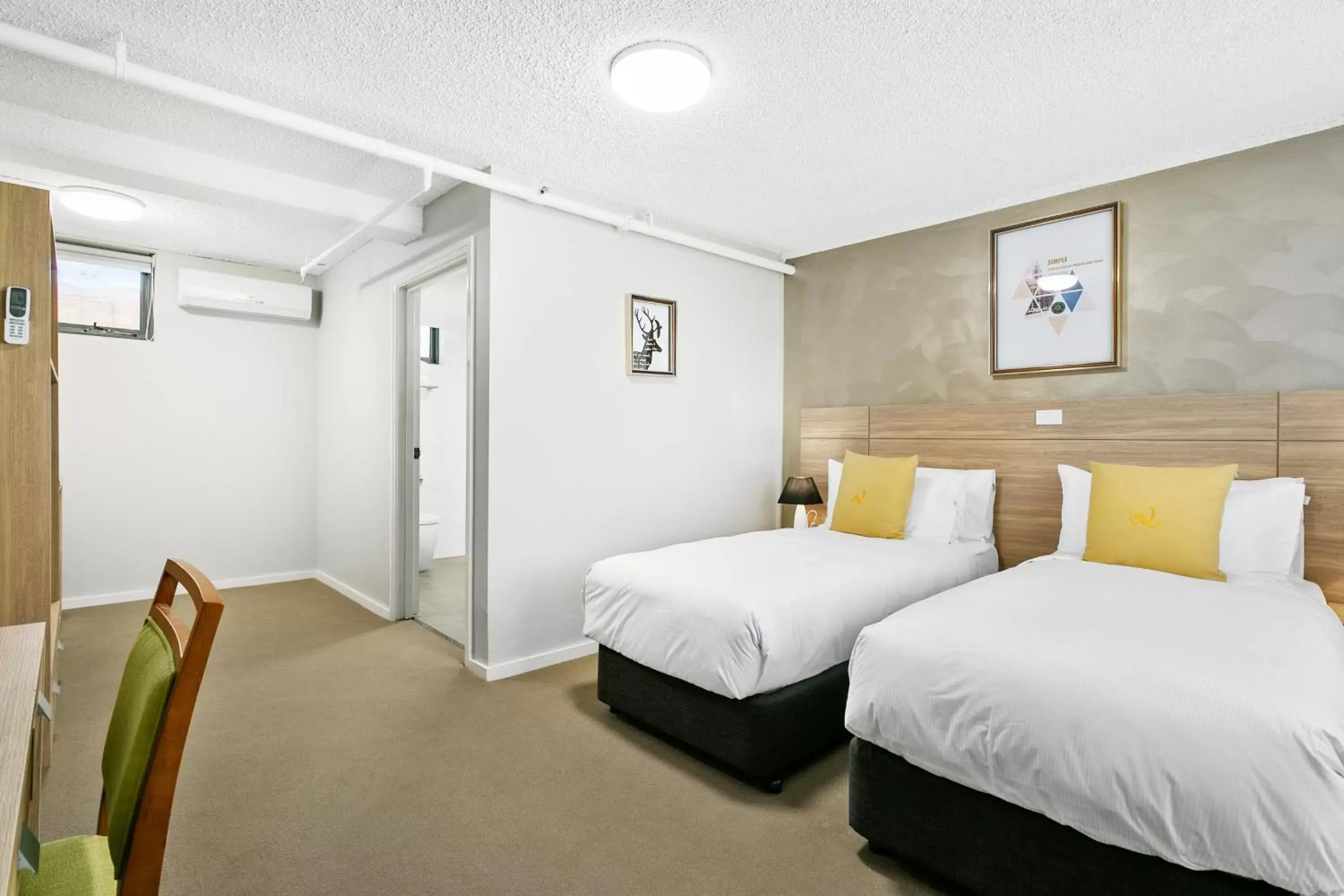 Superior Twin Room in Quality Inn Sunshine Haberfield