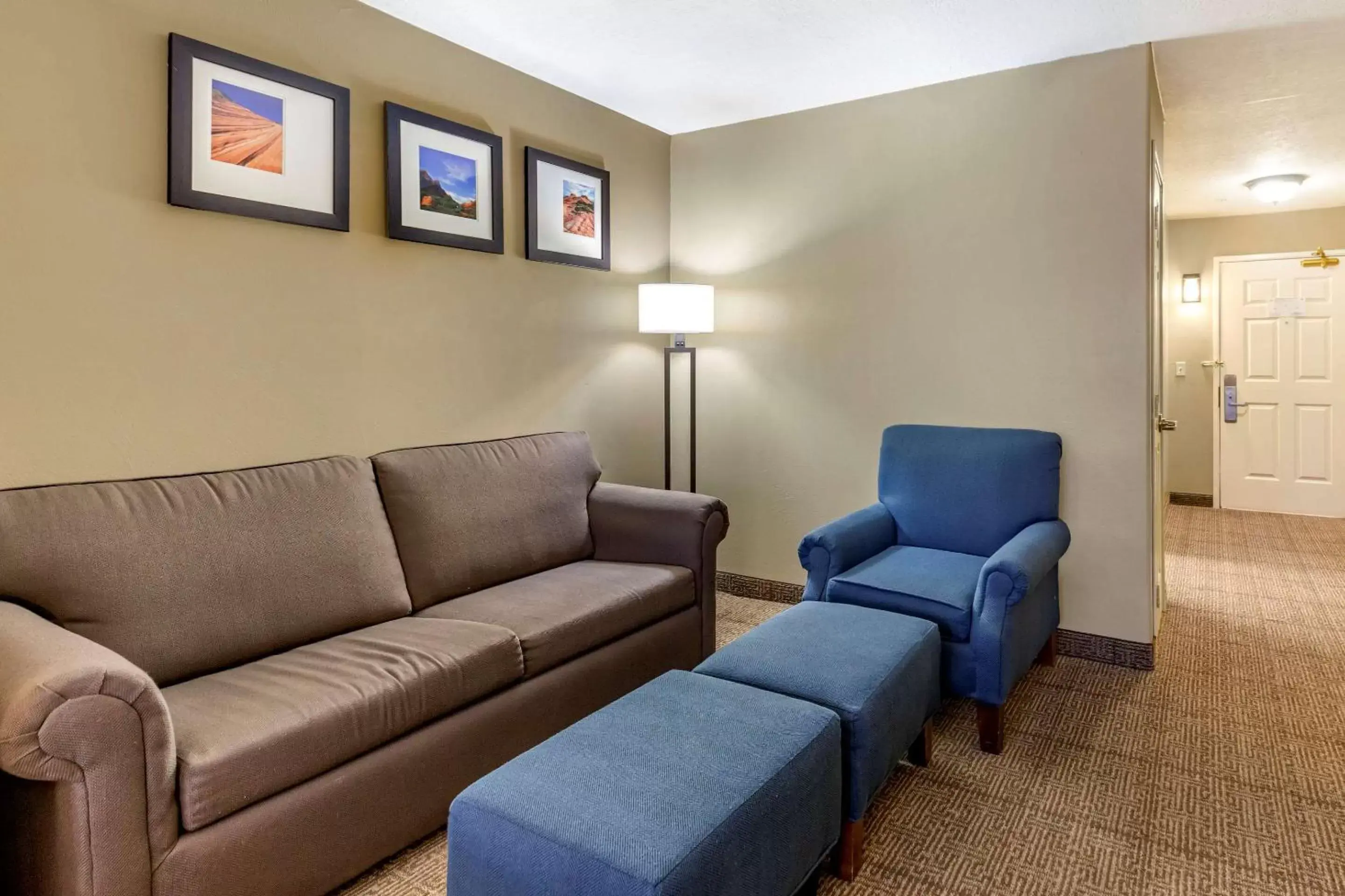 Photo of the whole room, Seating Area in Comfort Inn Saint George North