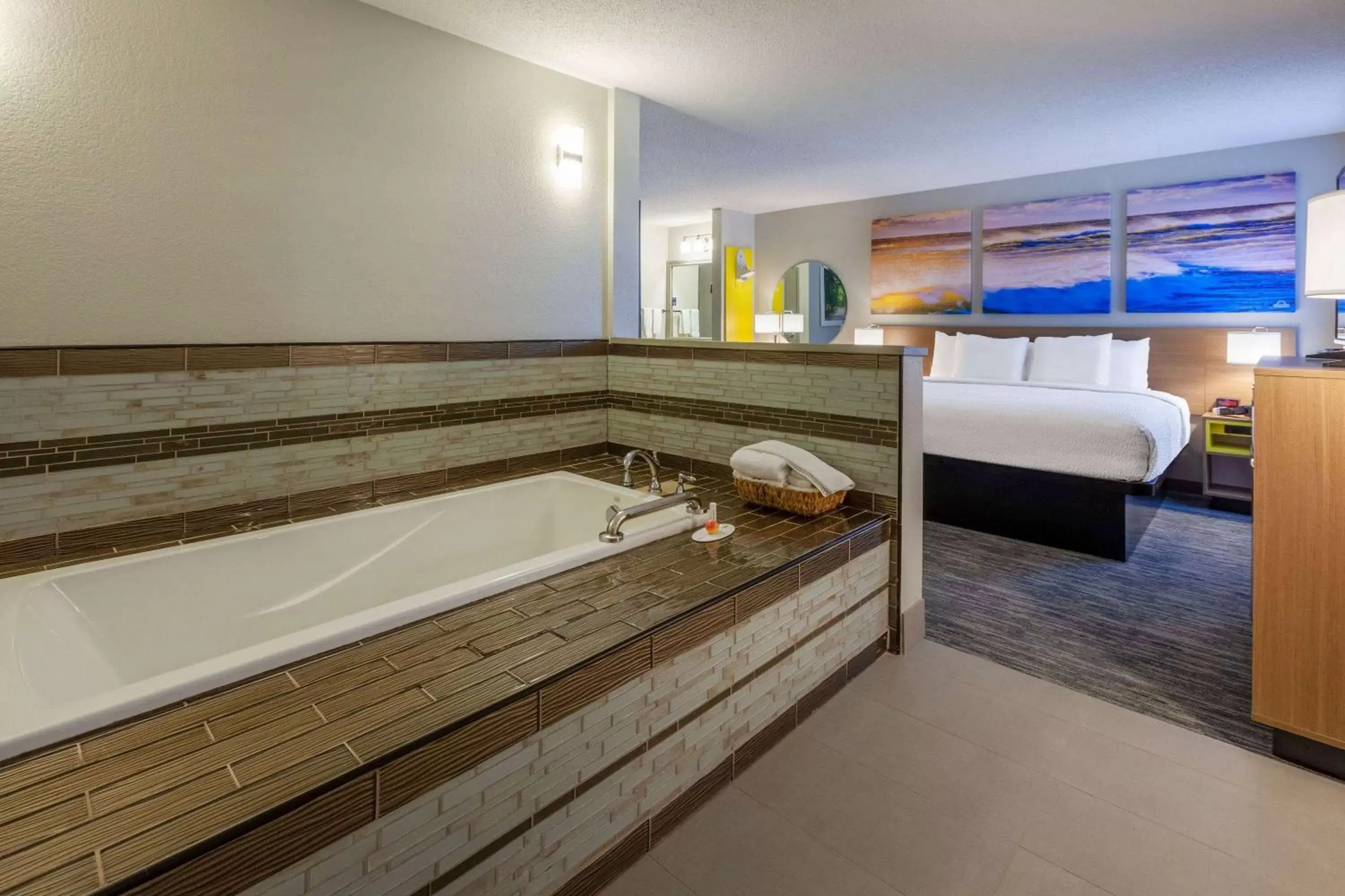 Bed, Bathroom in Days Inn by Wyndham Racine/Sturtevant